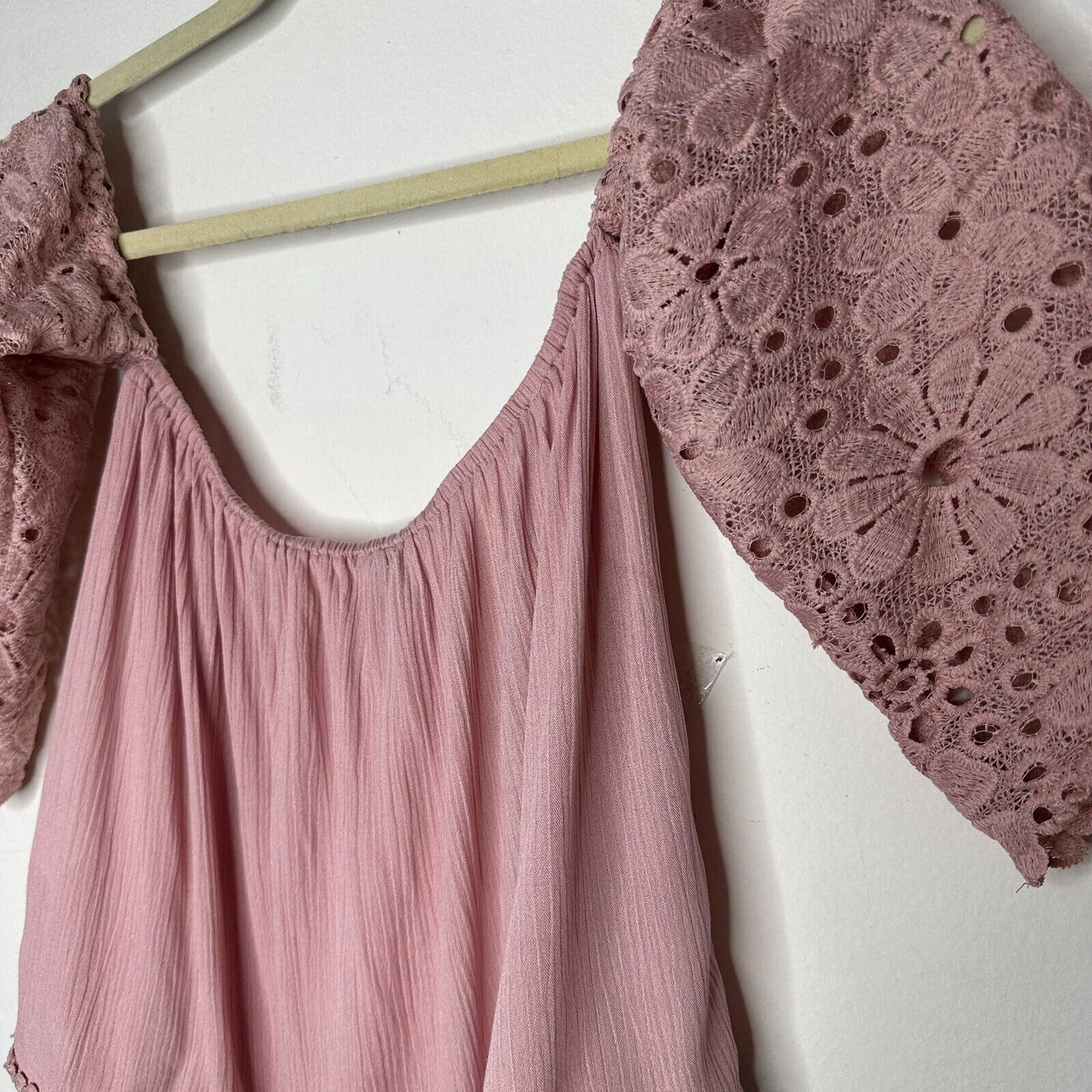 Charlotte Russe Dusty Pink Off Shoulder Eyelet Short Sleeve CropTop Blouse Small