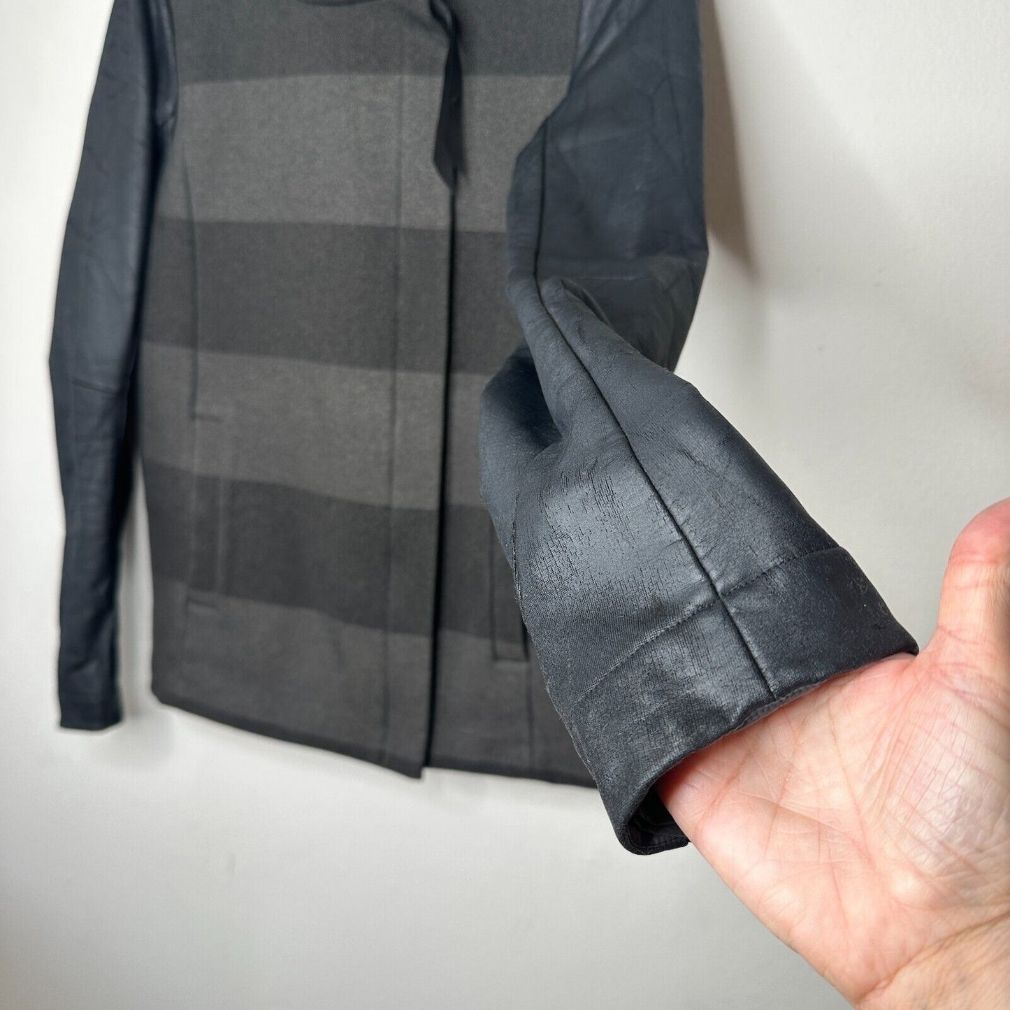 Lululemon Sweet Life Soot Black & Gray Stripe Biker Jacket Water Repel 4