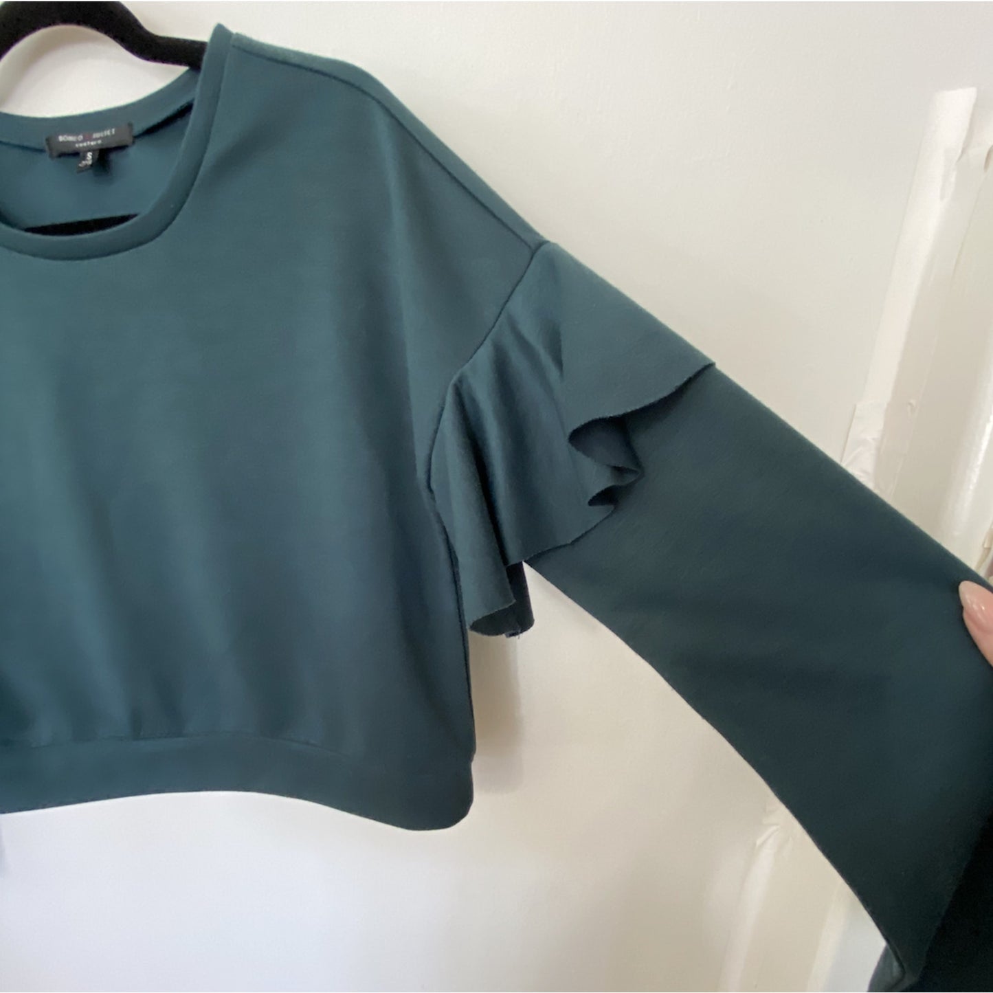 Romeo & Juliet Hunter Green Ruffle Long Sleeve Knit Round Neck Sweater S