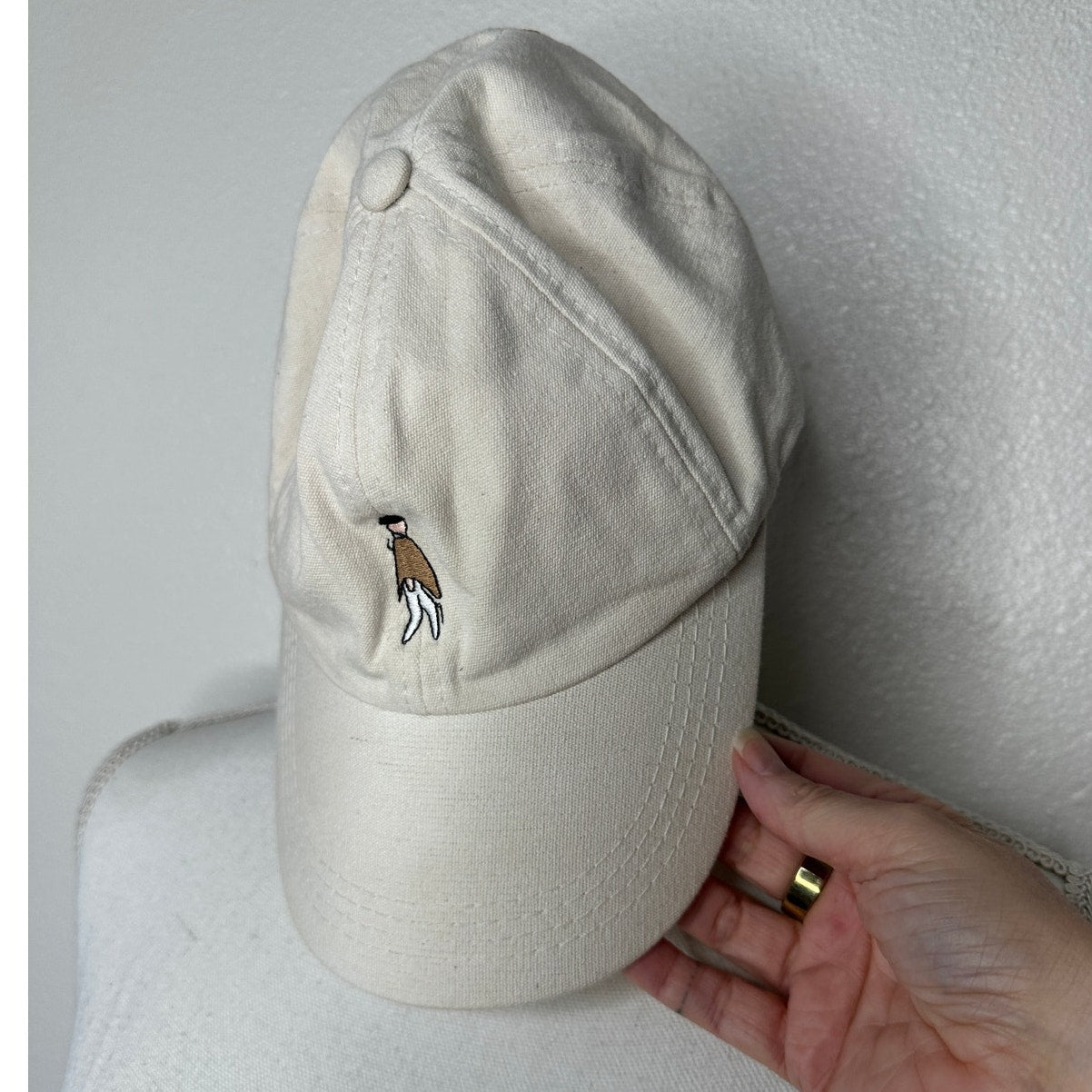 Kowu Ivory Colombian Embroidered Graphic Man Adjustable Cap