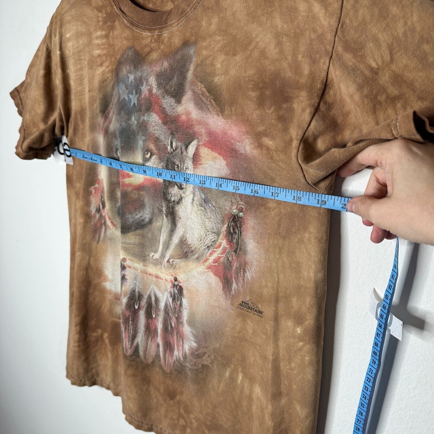 The Mountain Carol Cavalaris Wolves USA Dream Catcher Brown Tie Dye Tee Medium