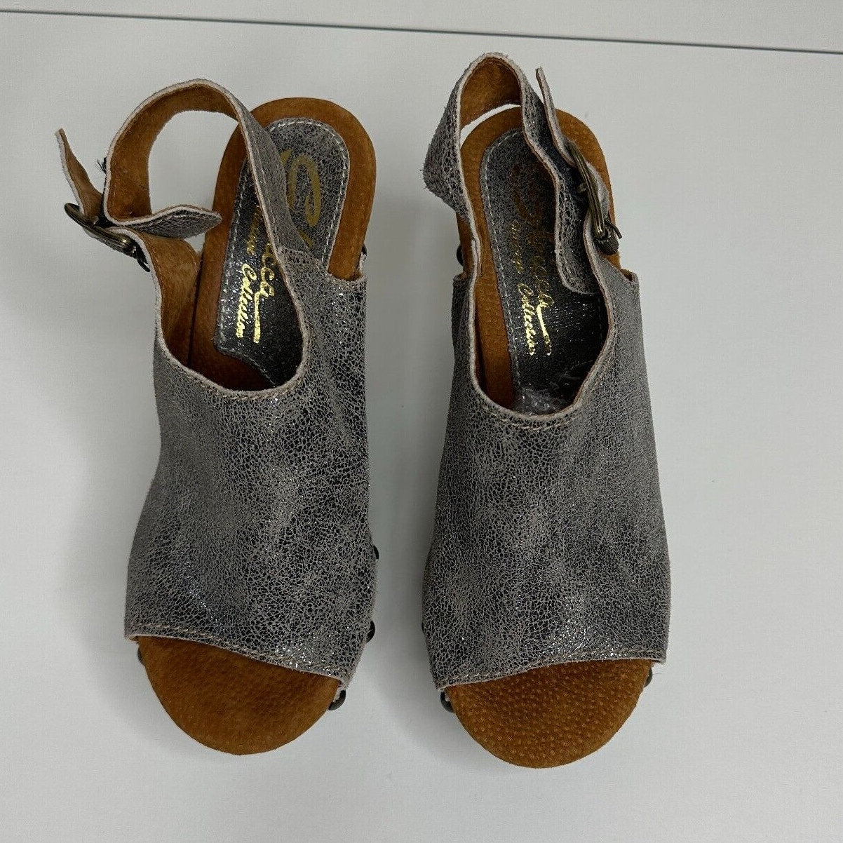 Sbicca Silver Cracked Leather Clunky Heel Ablaze Vintage Collection Open Toe 7