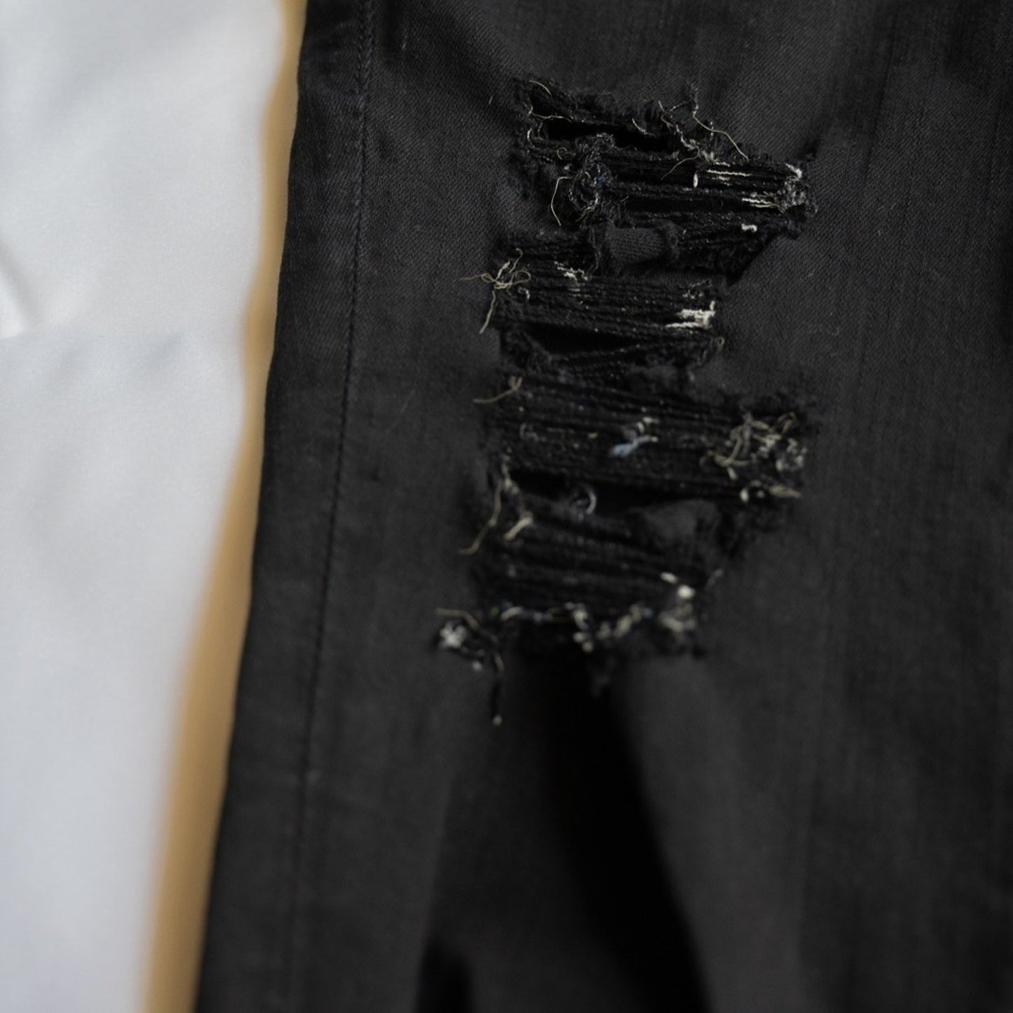 Frame Le Skinny De Jeanne Noir Black Distressed Skinny Jeans 25