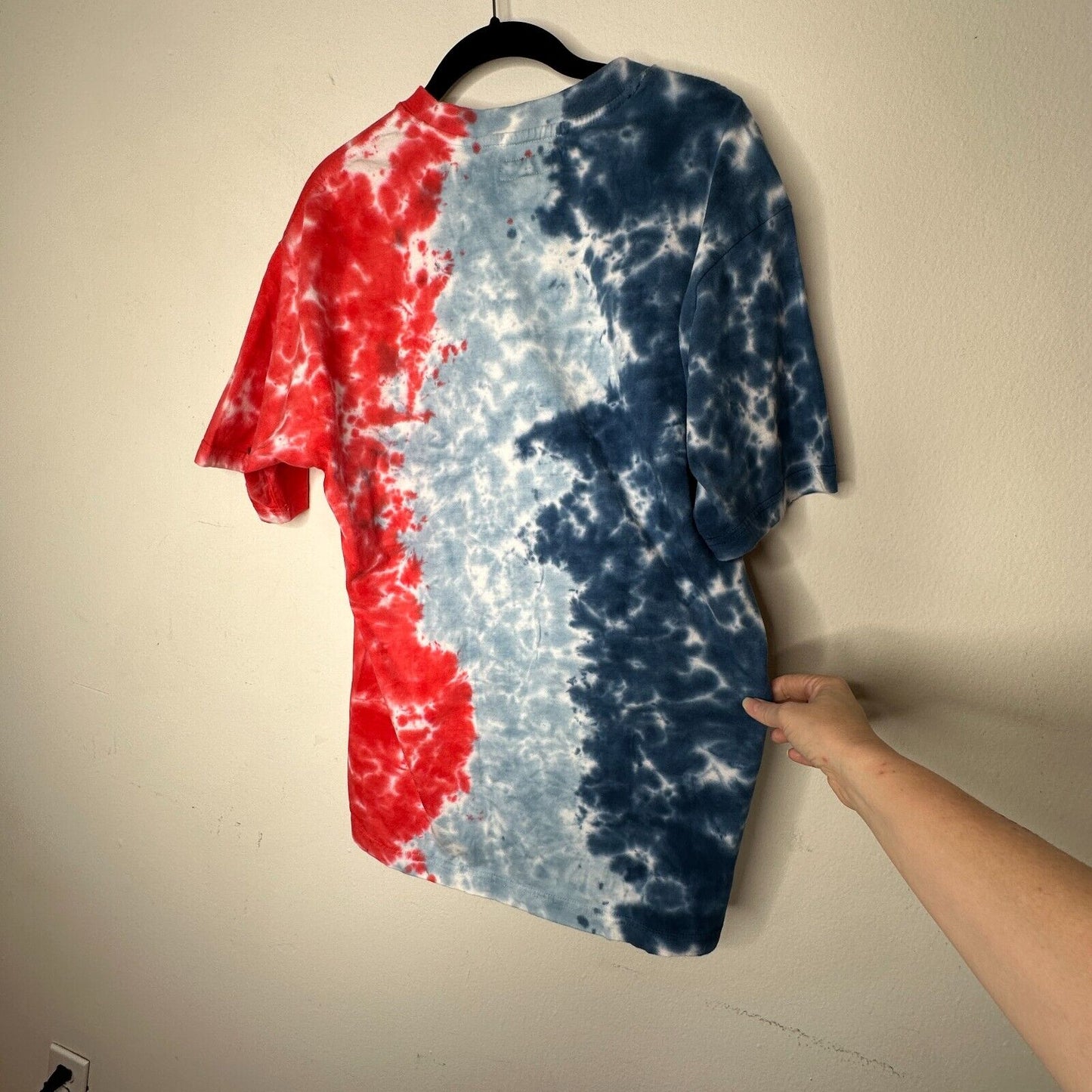 NWOT Chinatown Market Red White & Blue Tie Dye Short Sleeve Basketball Tee M