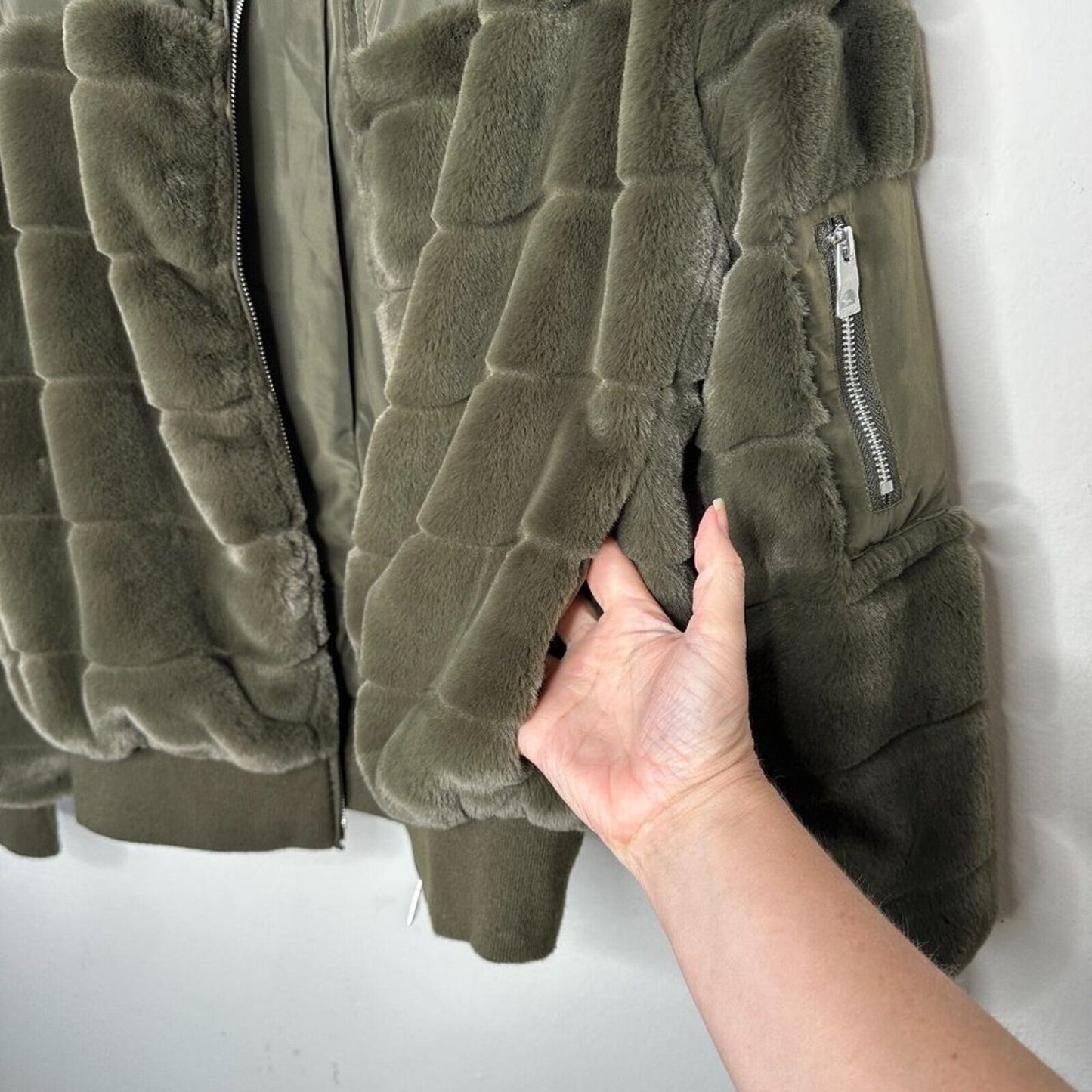 NWOT Guess Felicia Super Soft Olive Green Faux Fur Bomber Jacket Side Pockets XS