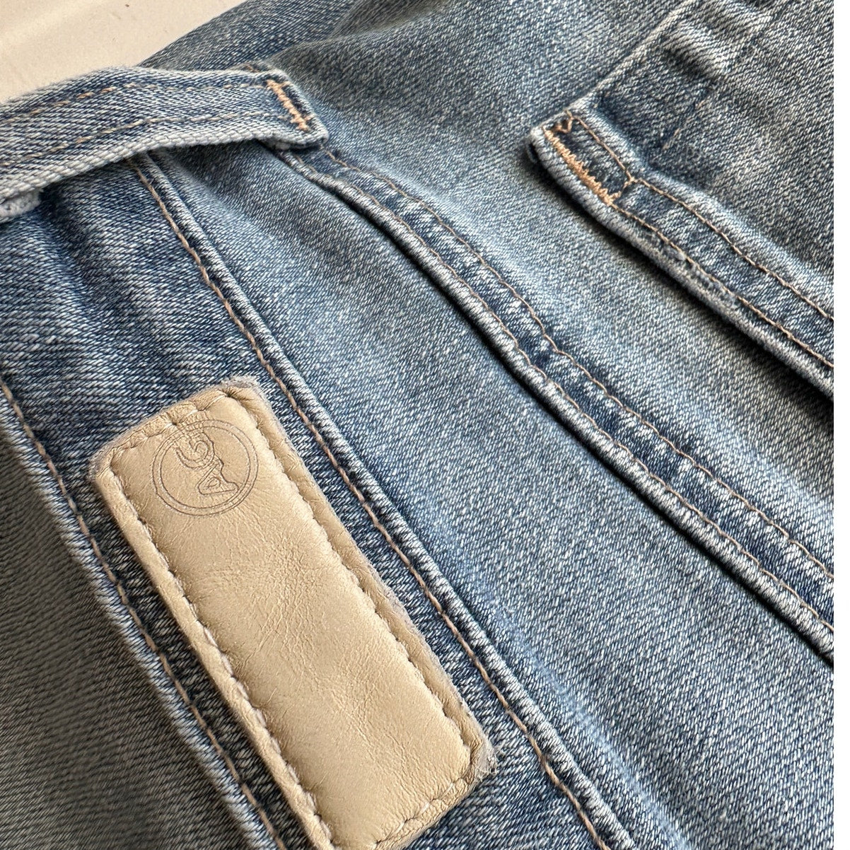 AG Prima Ankle Cigarette Jeans Muted Medium Wash Raw Hem Women’s 32R