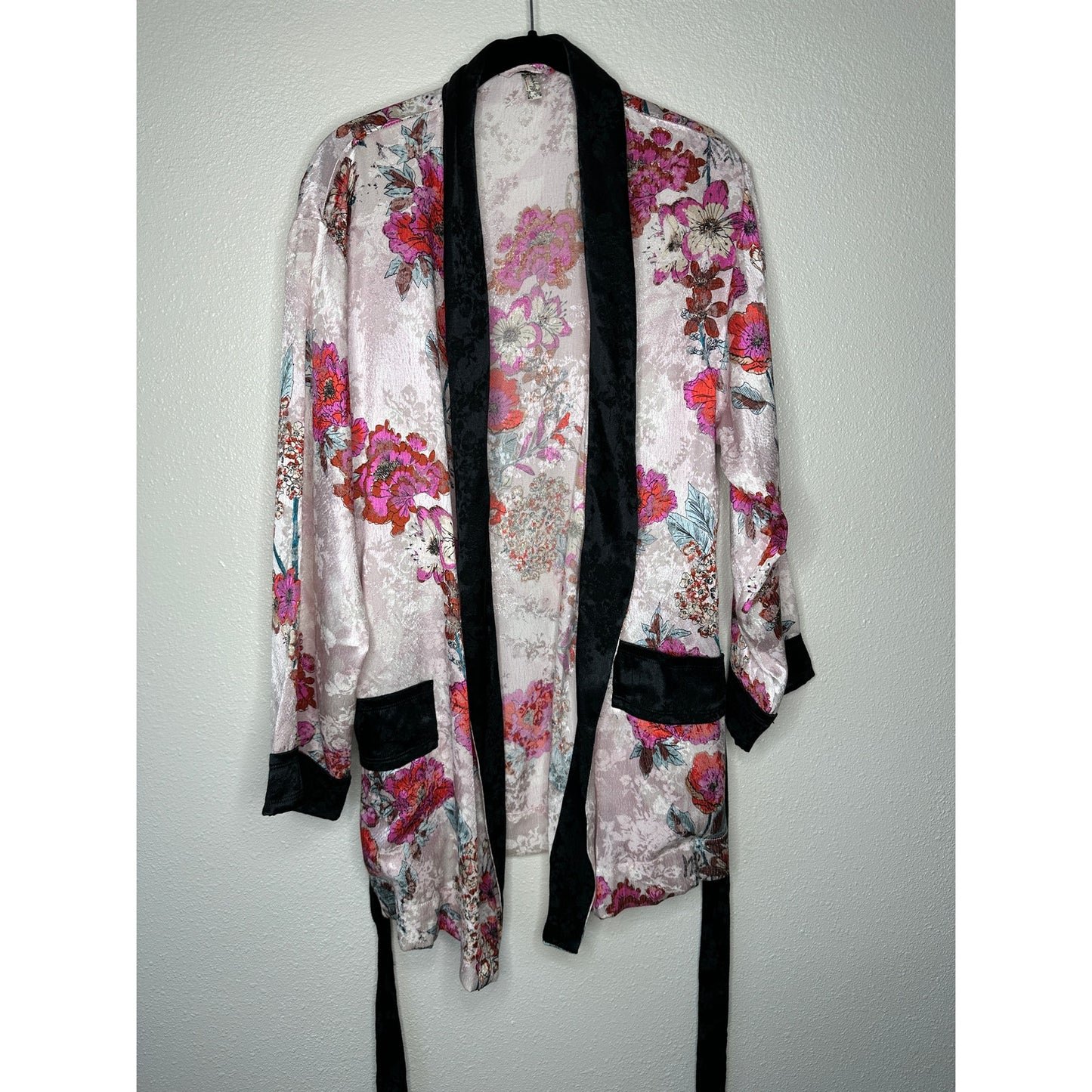 Free People Intimately Pale Pink Cream Multicolor Floral Asian Kimono Bathrobe XS