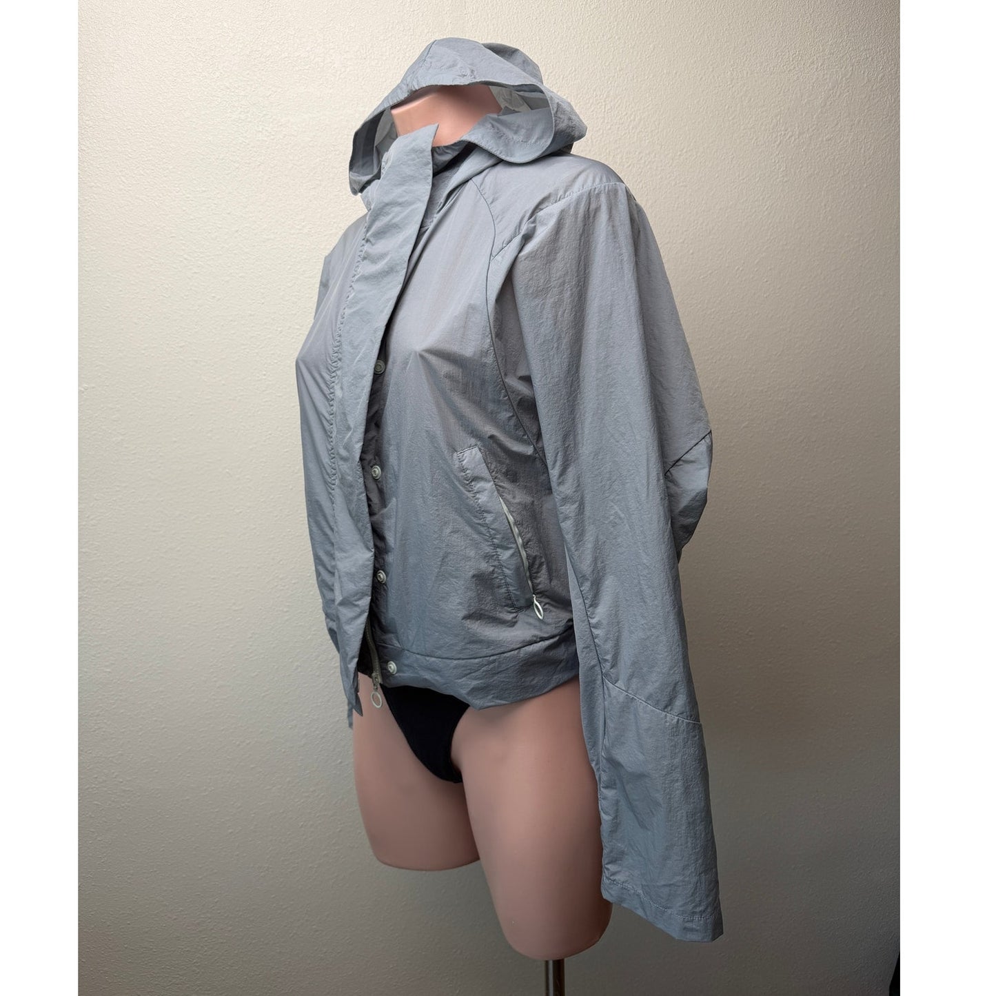 Fabletics Gray Hooded Lightweight Zip Snap Windbreaker Jacket Small