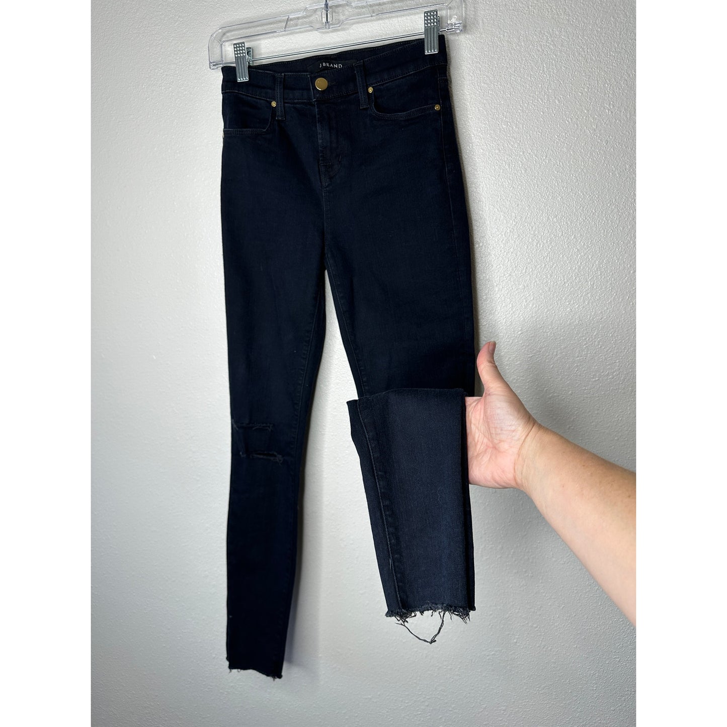 J Brand Alana Dark Blue Mercy Distressed Knee Raw Hem Skinny Jeans 24