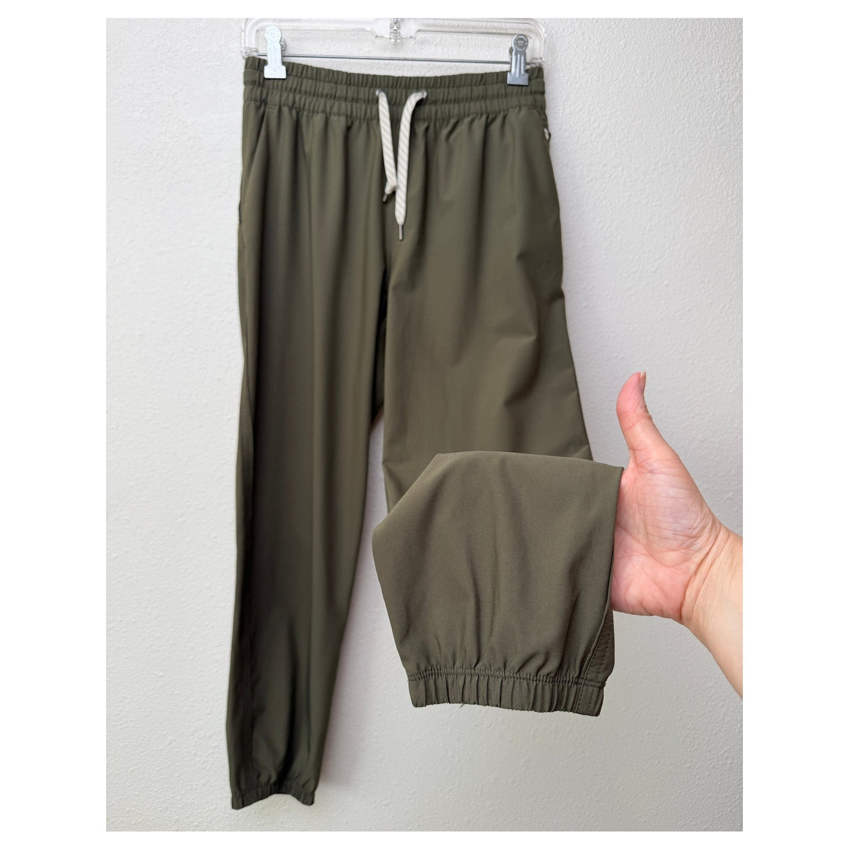Vuori Weekend Jogger Kale Olive Green Stretch Travel Pants Women's US S