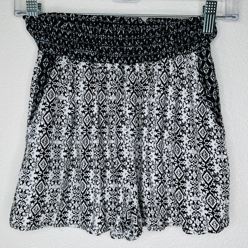 Aqua Black & White Diamond Print Elastic Waist Pocketed Short Shorts M