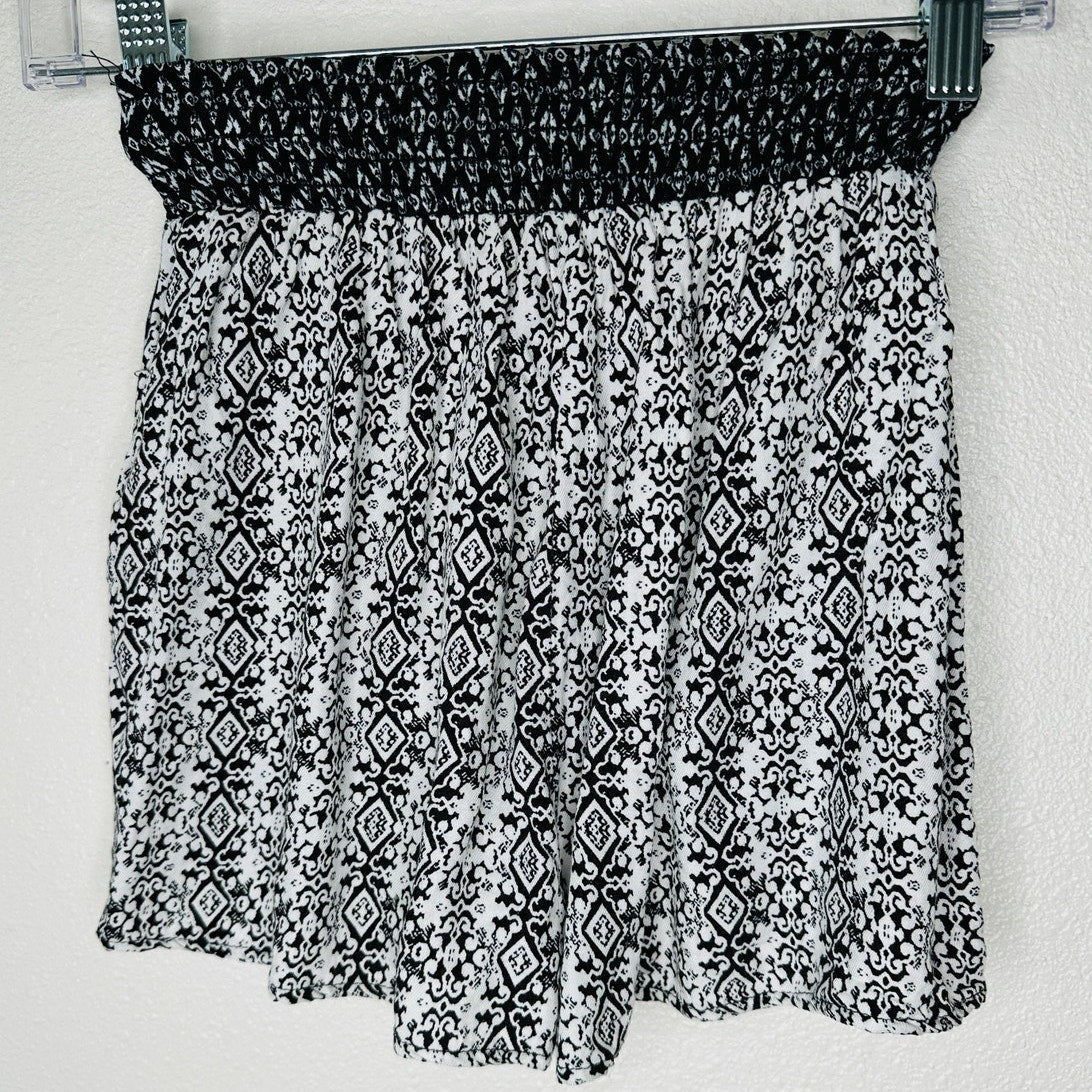 Aqua Black & White Diamond Print Elastic Waist Pocketed Short Shorts M