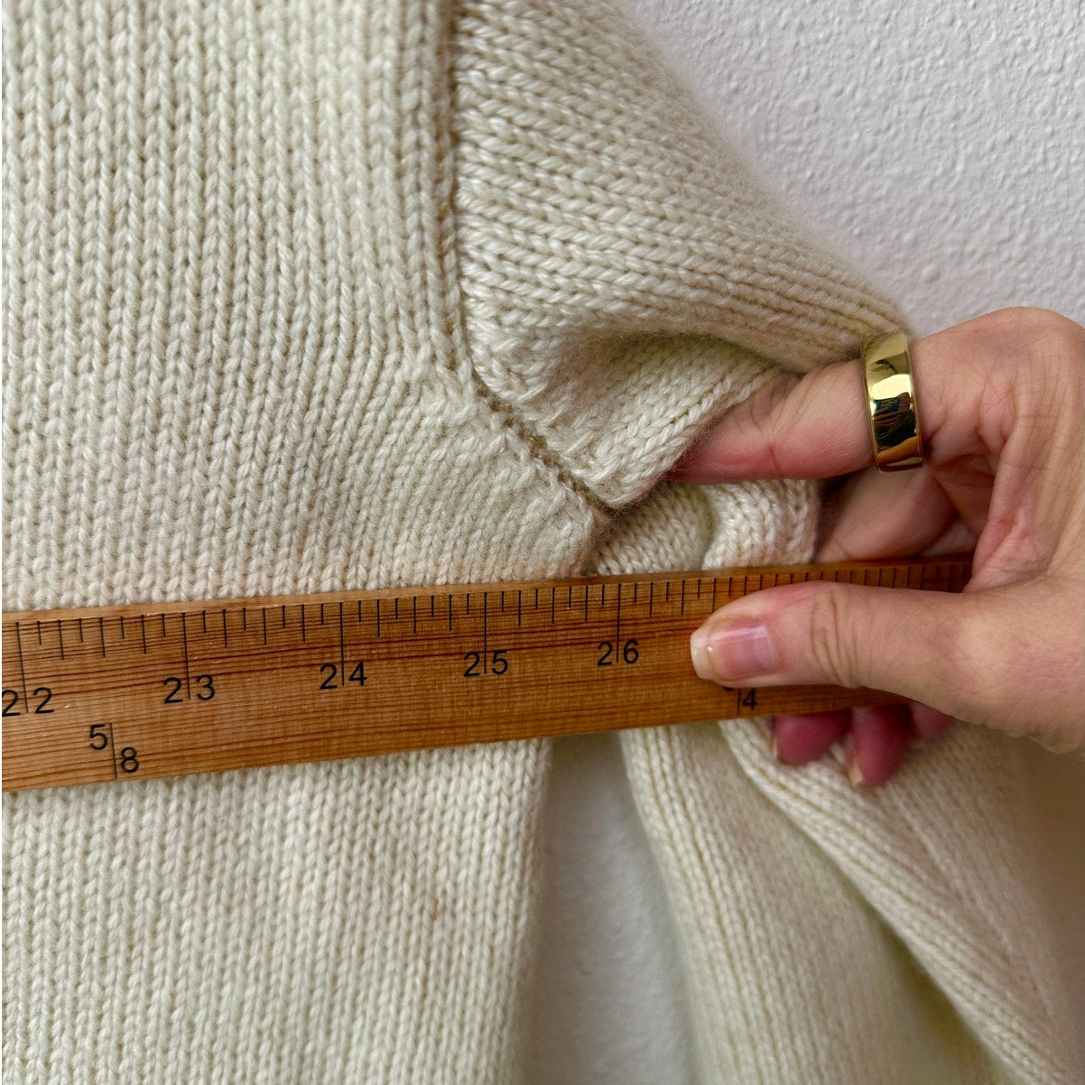 Jil Sander Cream V-Neck Button Long Sleeve Knit Sweater 40 / 8
