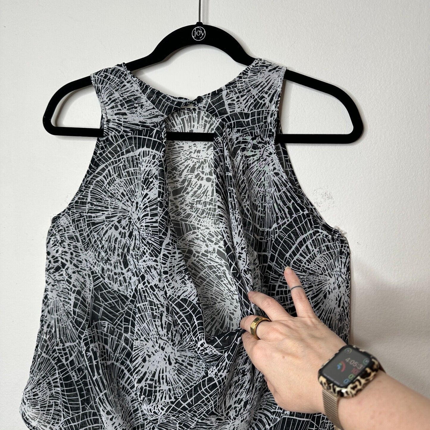 Ovi Black & White Wood Circle Design Keyhole Draped Back Sleeveless Blouse Small