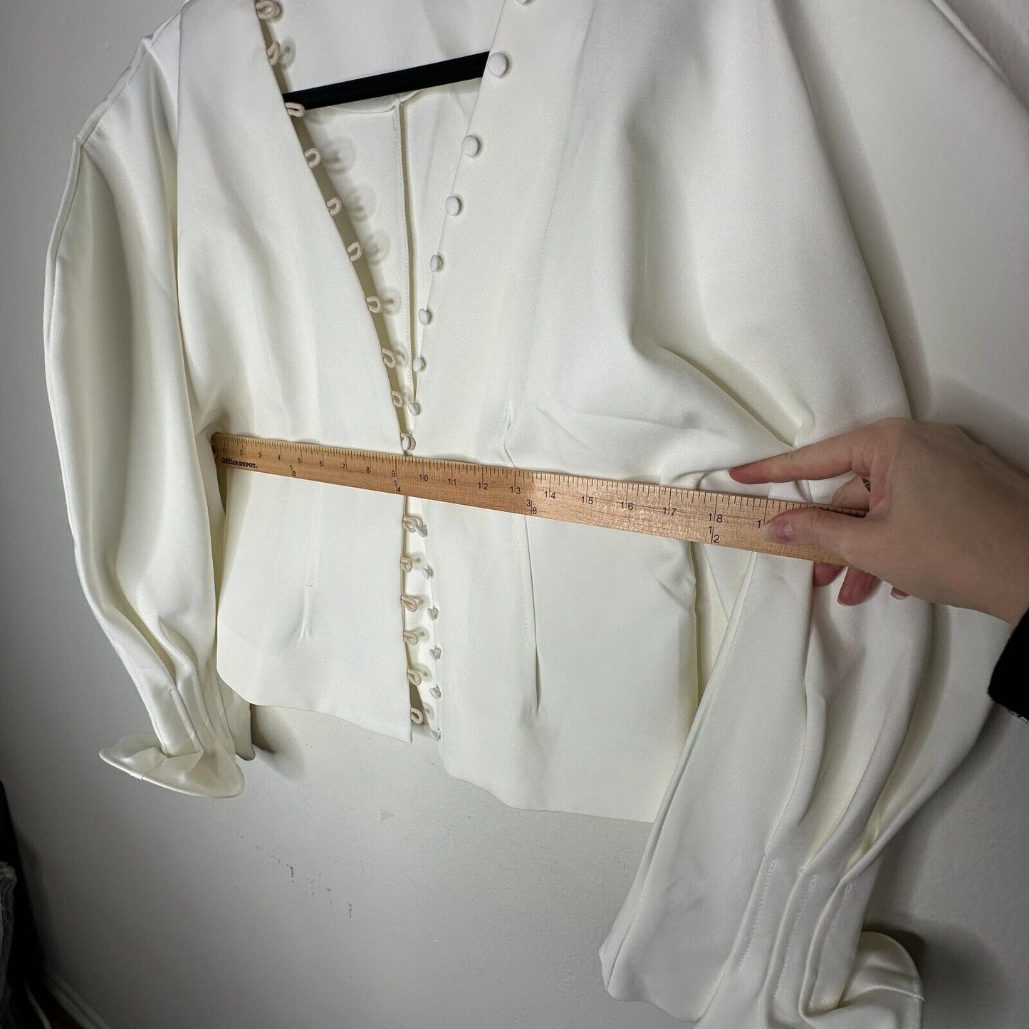 Cream V-Neck Loop & Button Front Balloon Pleated Cuff Sleeve Crop Blouse Med