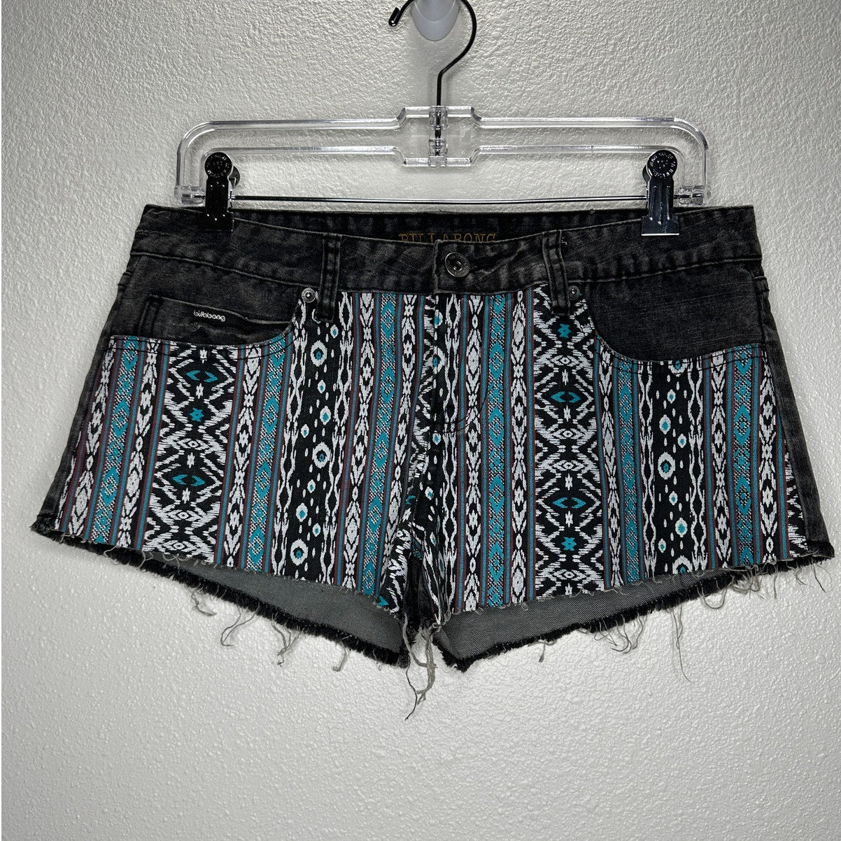 Billabong Gray White Teal Aztec Print Raw Hem Lovin Life Shorts 9