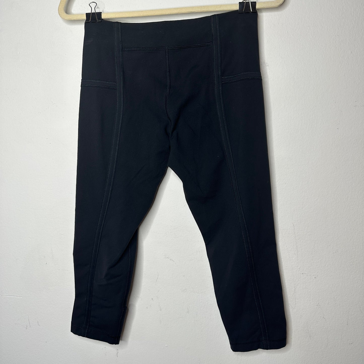 Lululemon Black Crop Yoga Capri Pant Leggings 6