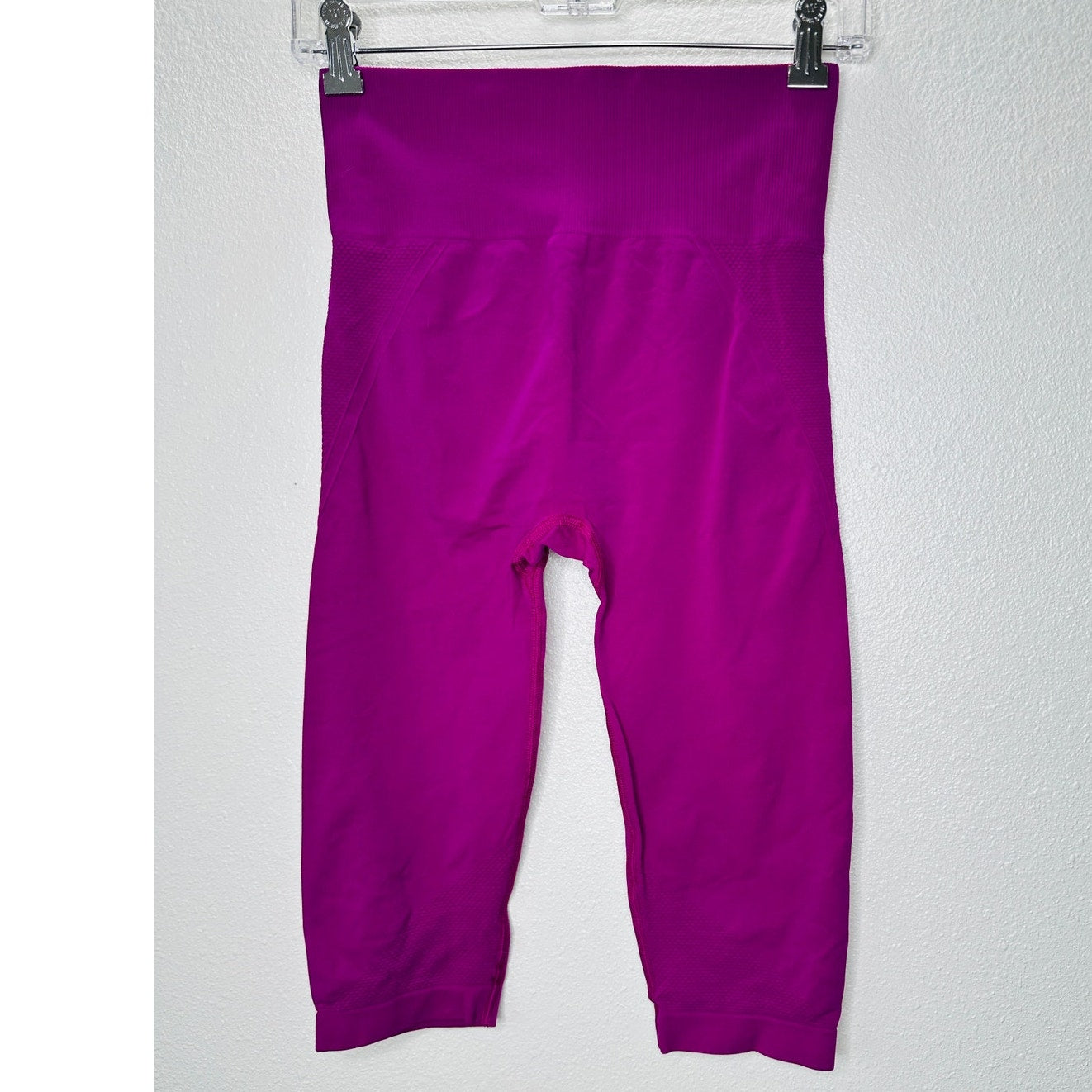 Lucas Hugh Technical Knit Magenta Seamless Capri Yoga Pants M