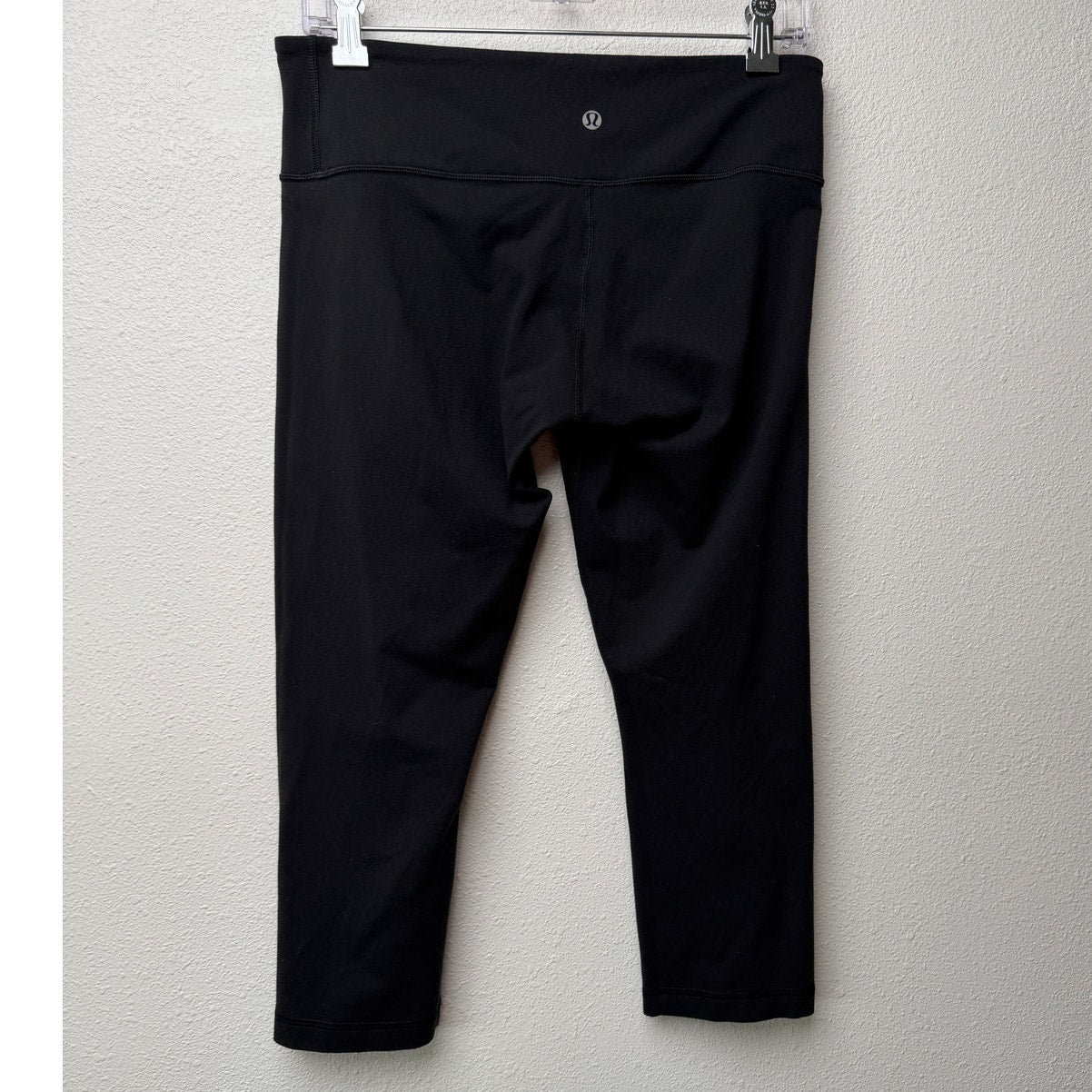 Lululemon Black Crop Yoga Leggings Women’s US 6