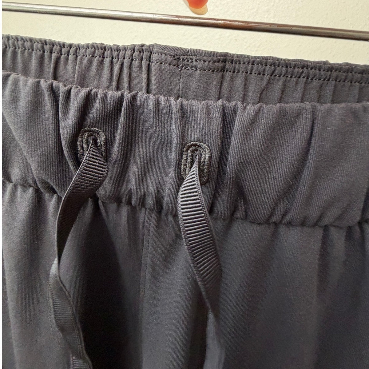 Lululemon On The Fly Jogger Black Drawstring Cuffed Pants Size 2