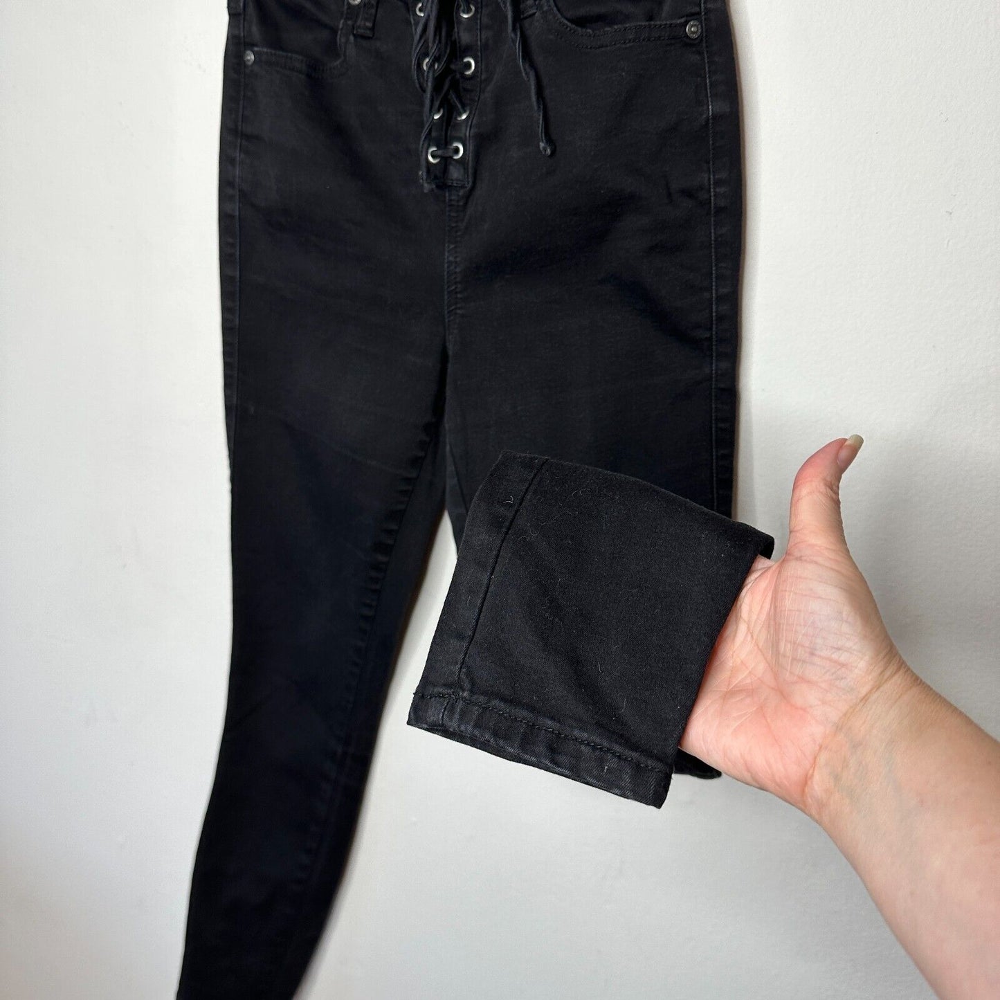 G By Guess Edgy Stone Black Lace-Up Front High Waist Stretch Skinny Jeans 28