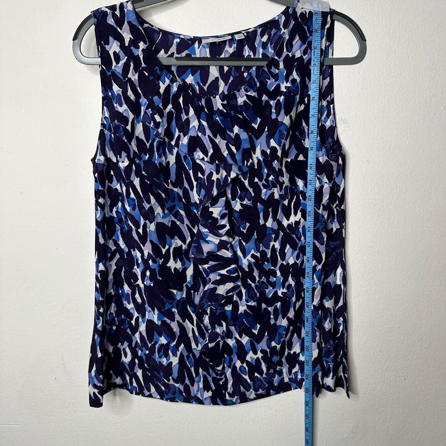 Halogen Flowy 100% Silk Blue White Abstract Sleeveless Scoop Neck Blouse Medium