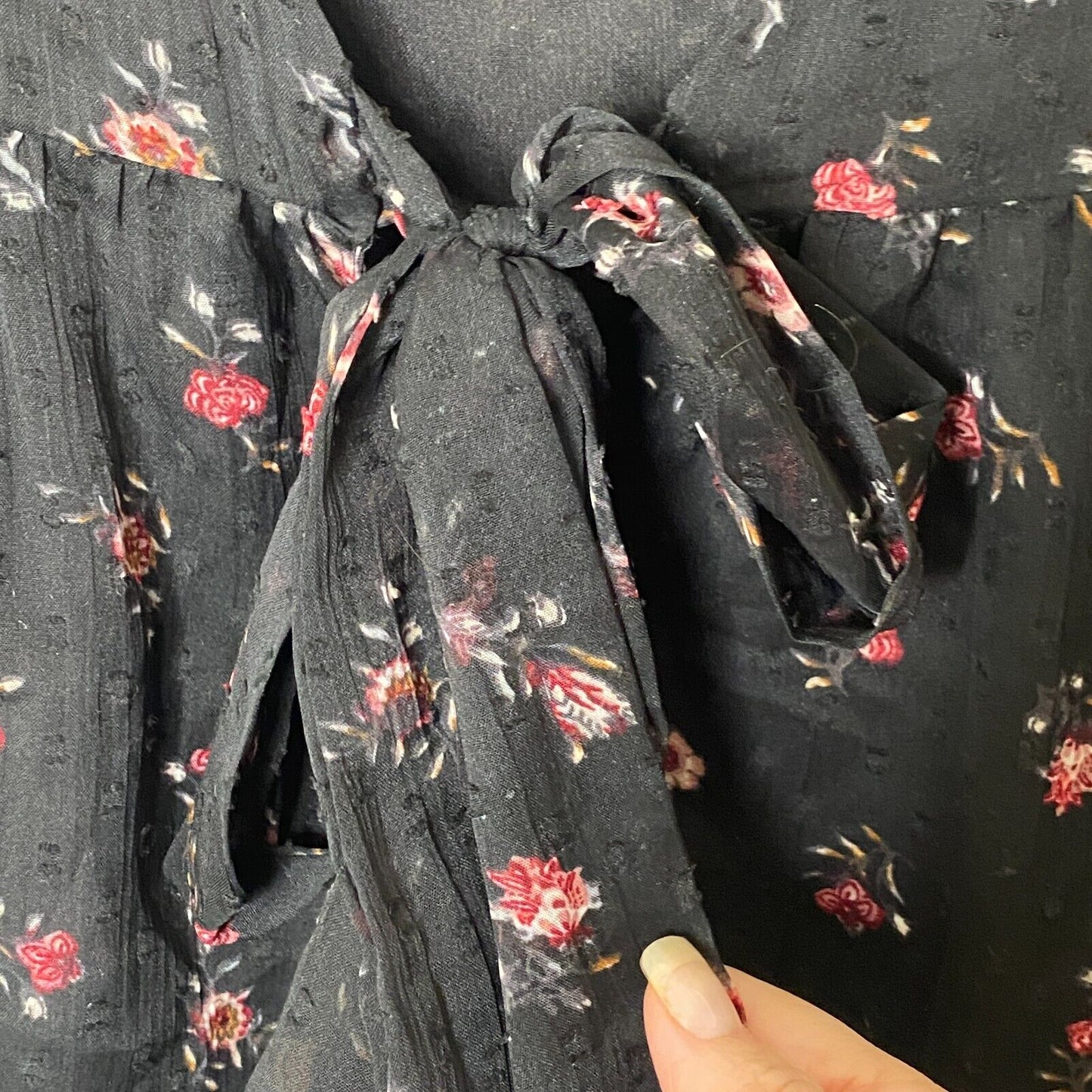 Loft Cute Black Floral Print Round Neck Short Sleeve V-Back With Ties Blouse XXS