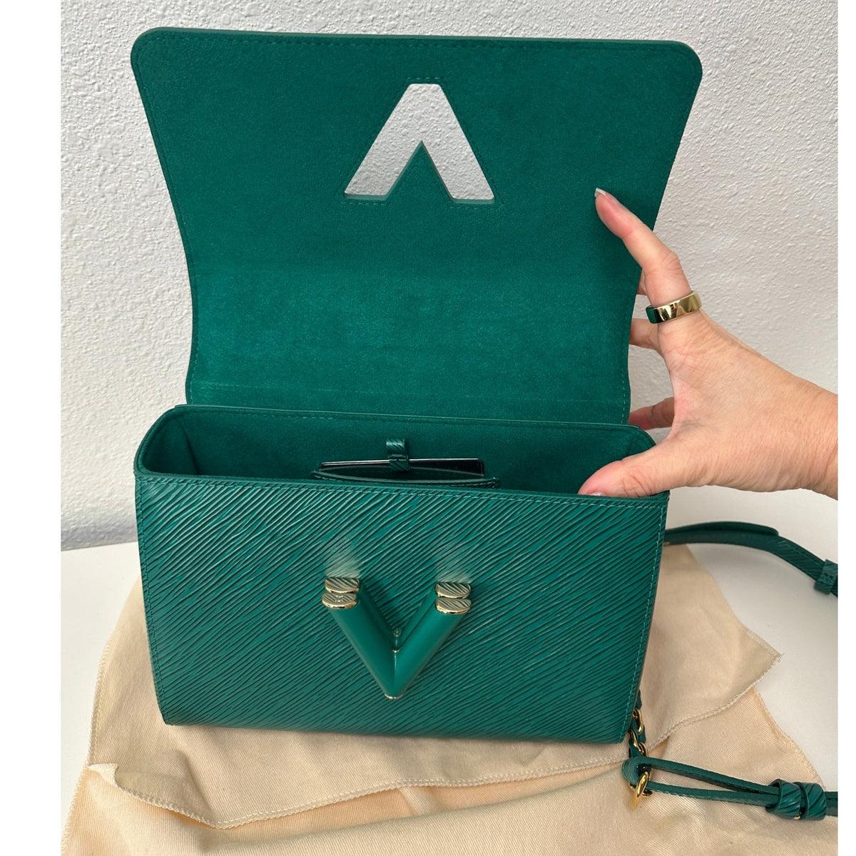 Louis Vuitton Twist MM Shoulder Bag – Emerald Epi Leather with Gold Hardware