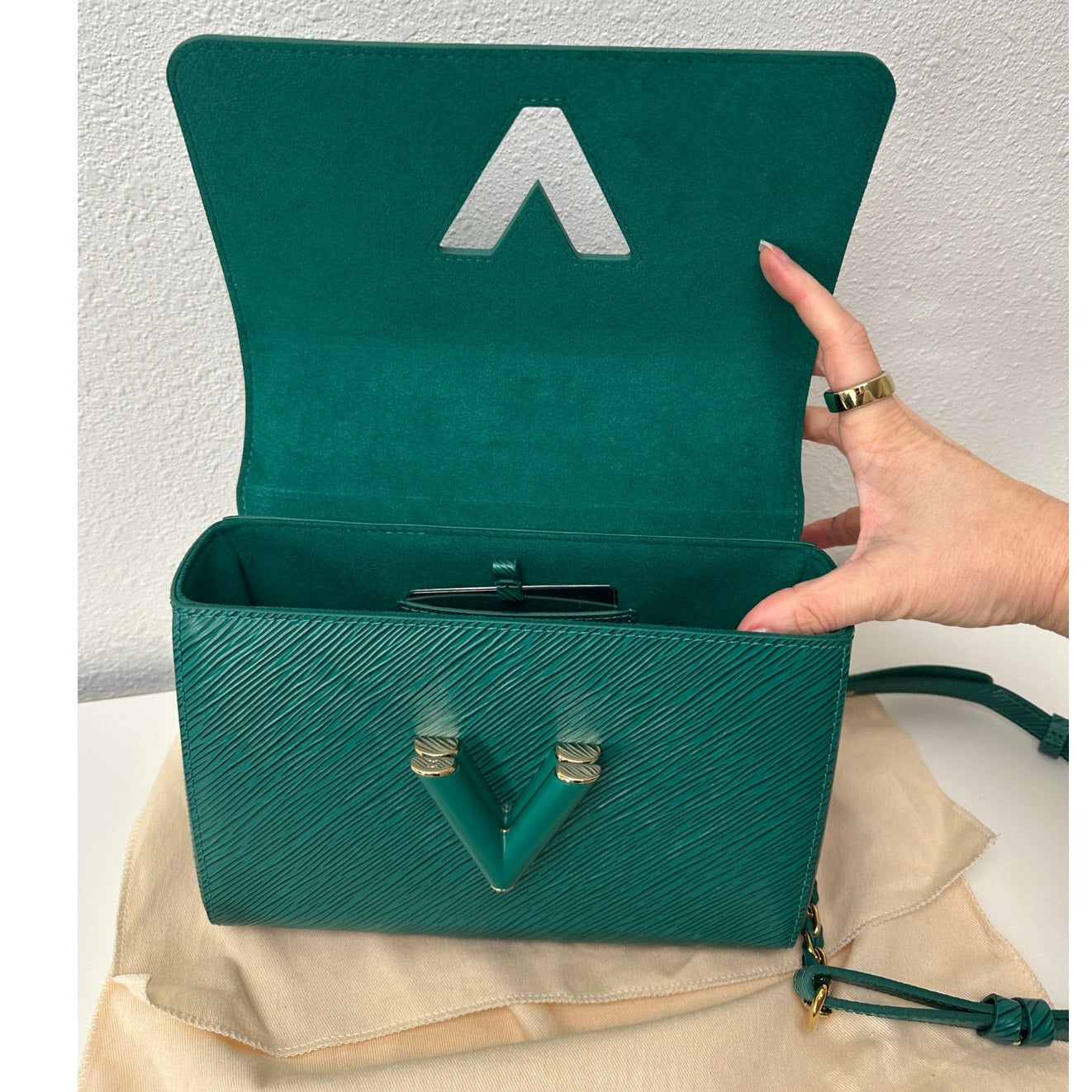 Louis Vuitton Twist MM Shoulder Bag – Emerald Epi Leather with Gold Hardware