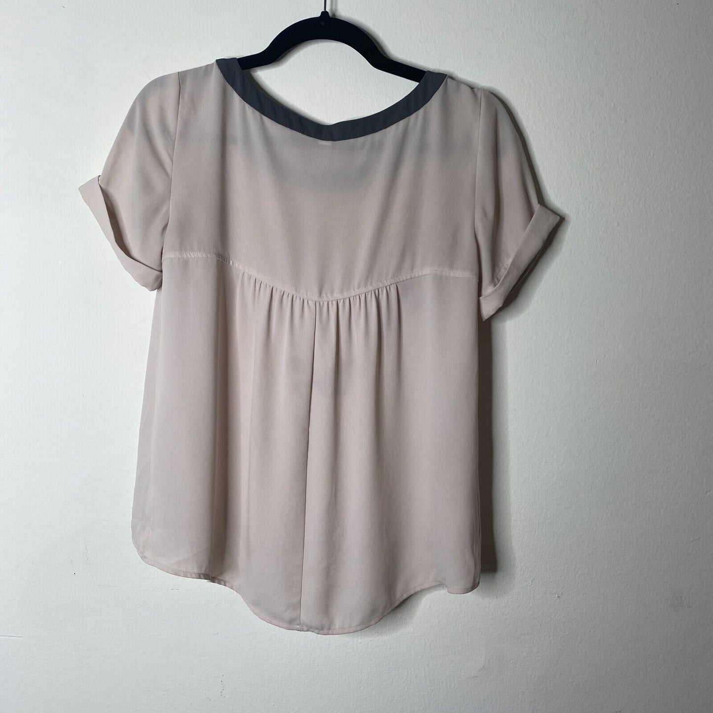 Loft Pinky Beige & Gray Collar Top Gathered Back Detail Cuffed Short Sleeves XSP