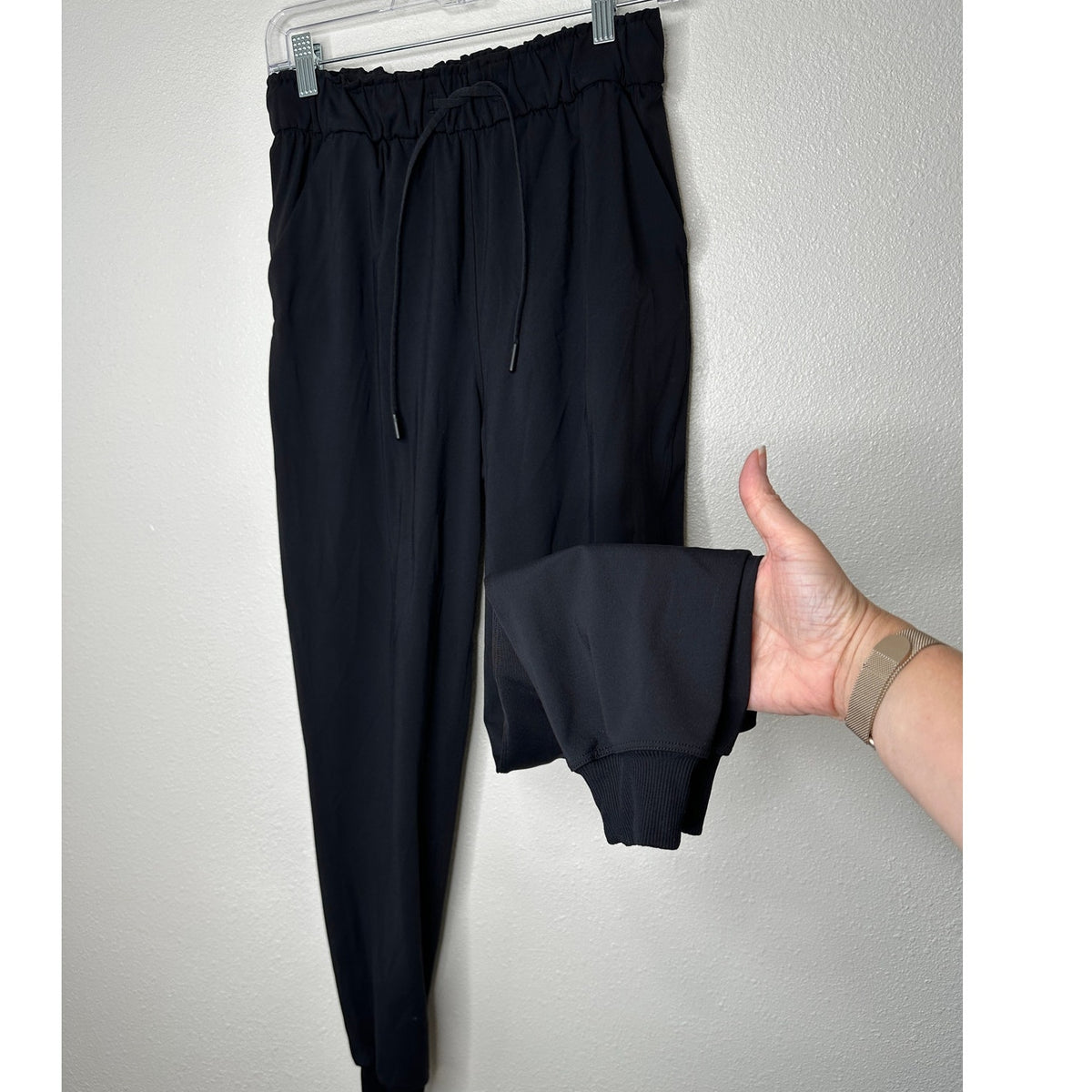 Lululemon Black Stretch High Rise Jogger Drawstring Waist Banded Hem 6