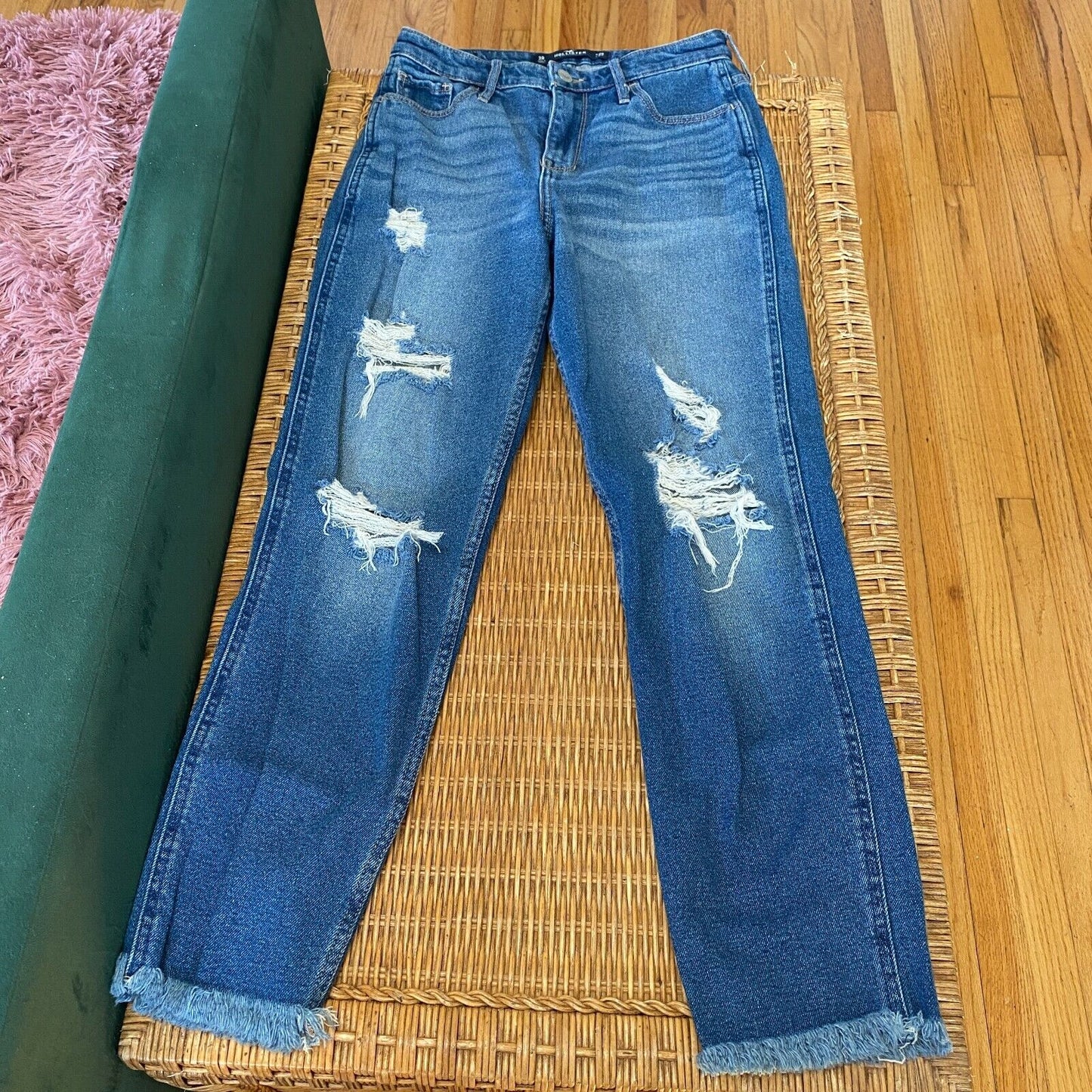 Hollister High Rise Mom Jeans Distressed Knees Frayed Hem Crop Denim Jean 26