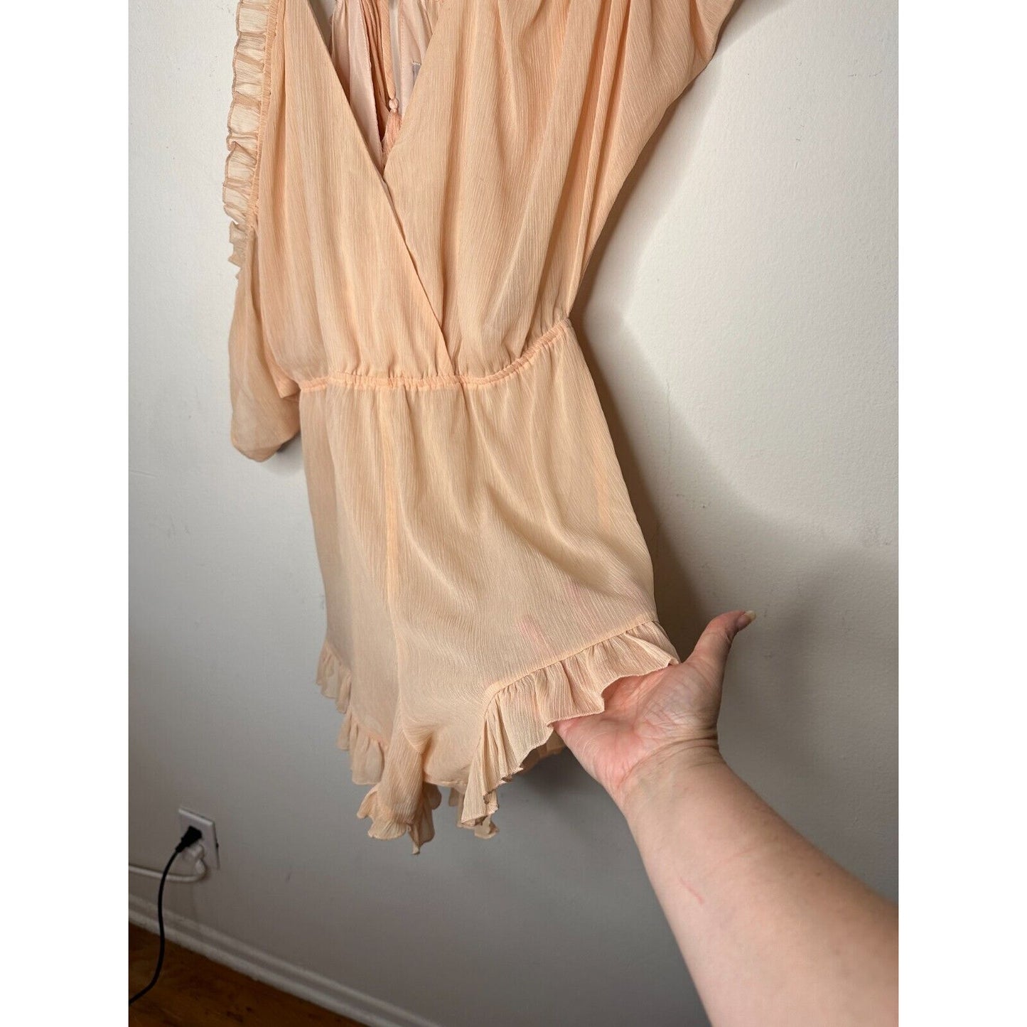 Lovers + Friends Cute Peach Malia Ruffle Cold Shoulder Deep-V Open Back Romper L