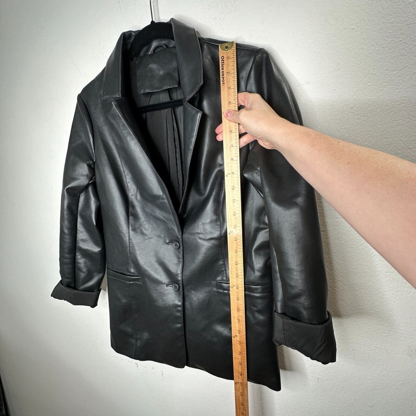 Black Leatherette 2-Button Narrow Lapel Welt Pockets Button Sleeve Blazer Medium