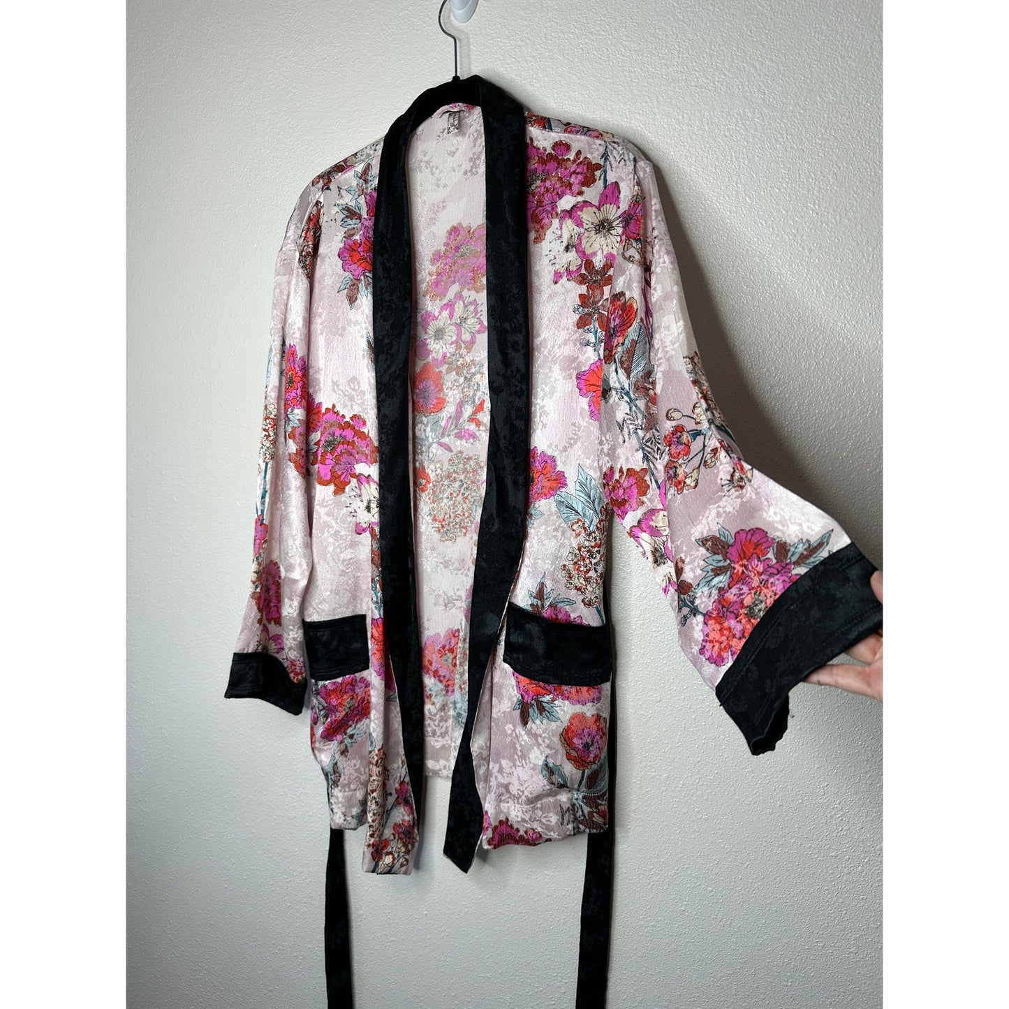 Free People Intimately Pale Pink Cream Multicolor Floral Asian Kimono Bathrobe XS