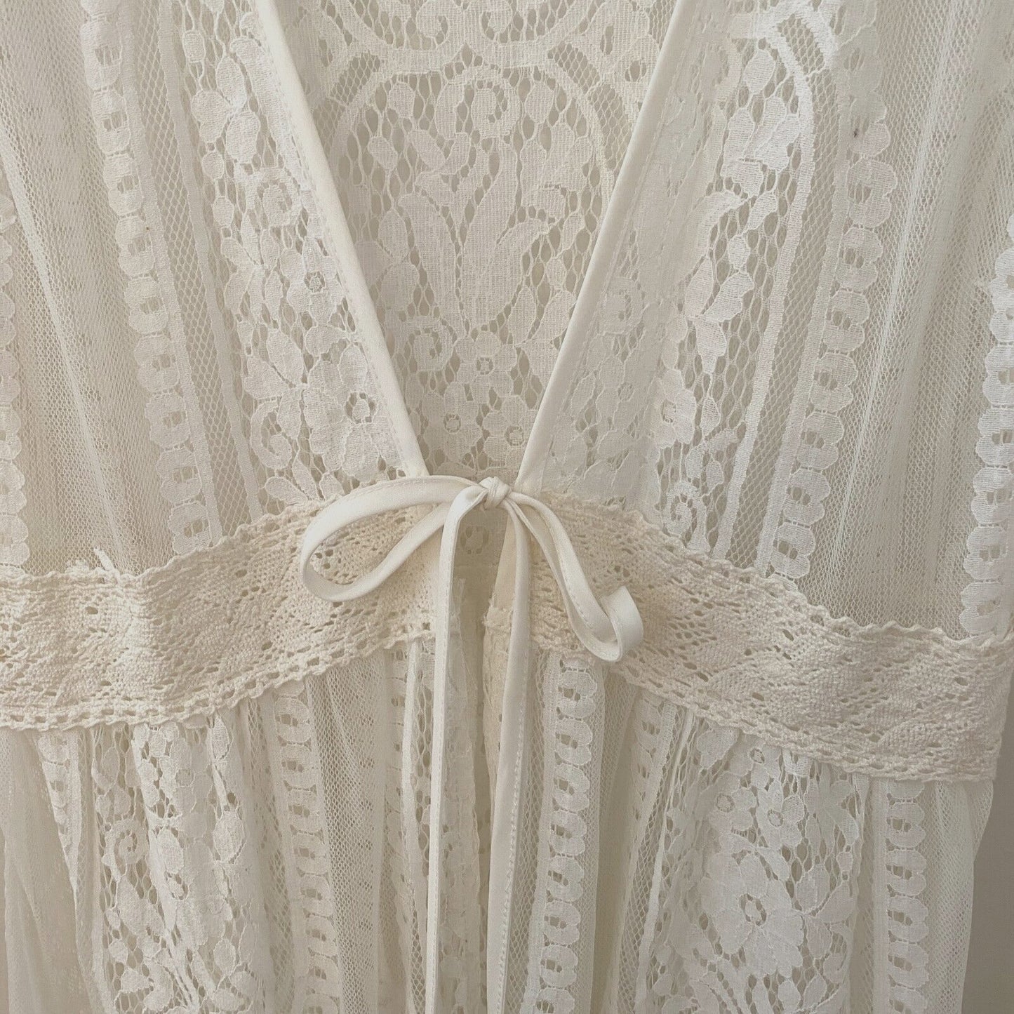 Sheer White Oval Shape Floral Lace Maxi Kimono Flutter Sleeve Beach Cover Up M