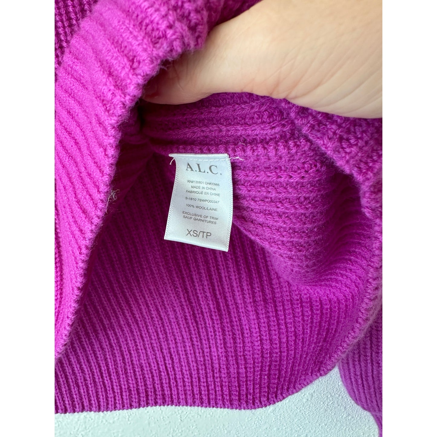 A.L.C. Violet Deep V-Neck Long Sleeve Boxy Crop Sweater XS