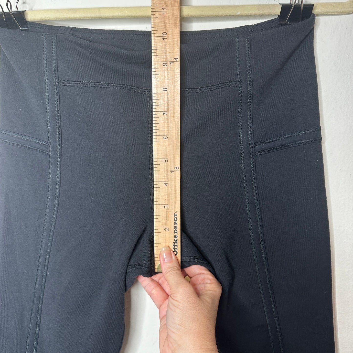 Lululemon Black Crop Yoga Capri Pant Leggings 6