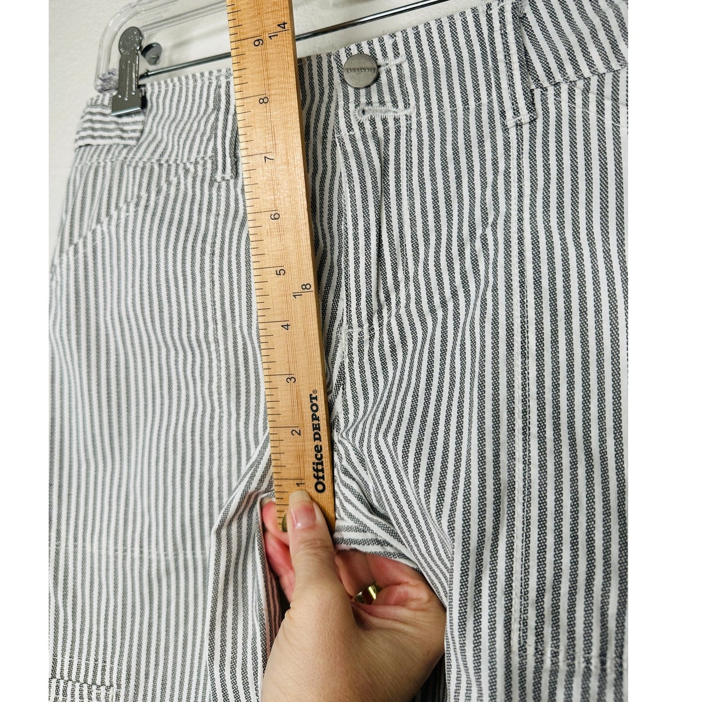 Sanctuary White & Gray Striped Cropped Utility Trouser Pant Cinched Ankle 27