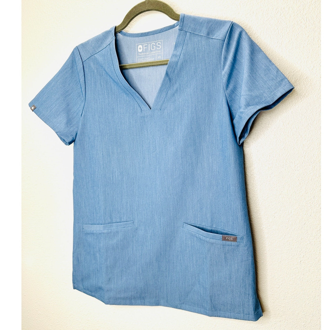 NWT Blue Denim Casma 3 Pocket Classic Fit V-Neck Scrub Top XS