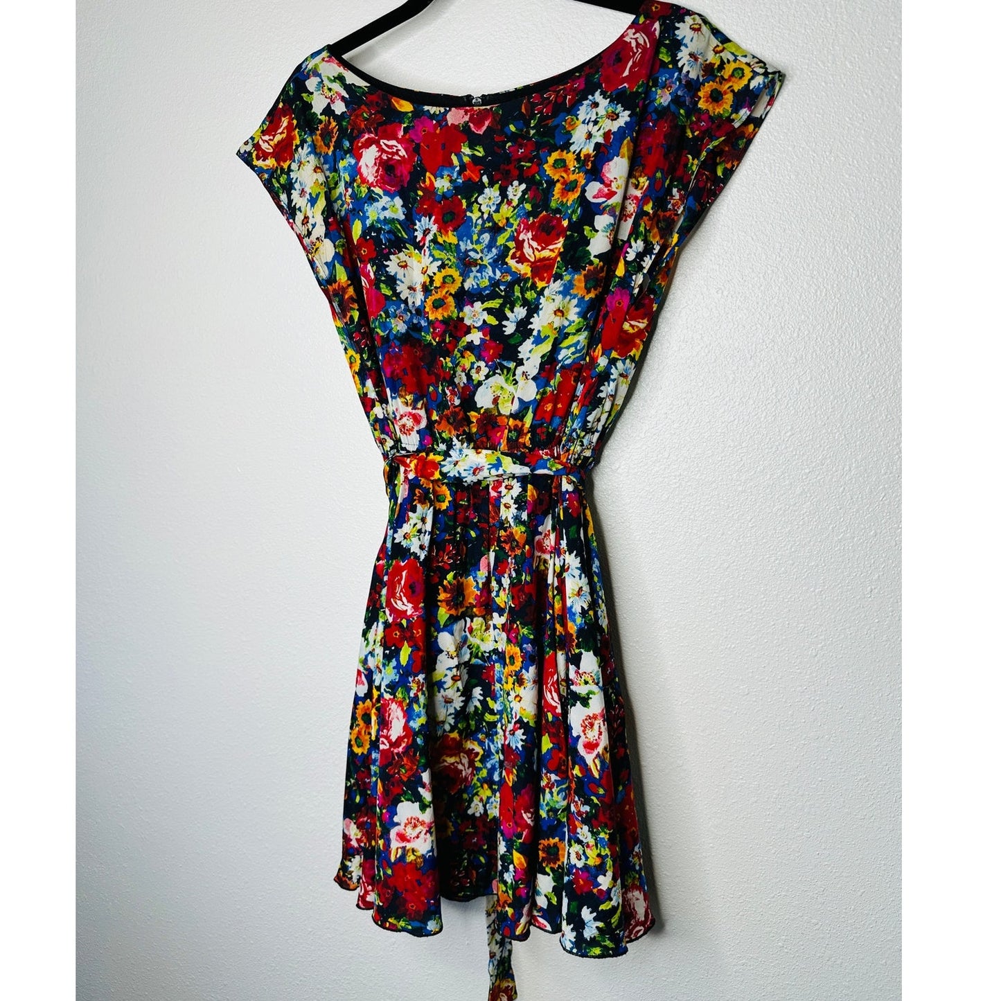 Alice + Olivia Silk Matilda Bouquet Floral Scoop Neck Tie Belt Back Zip Blue Red Dress