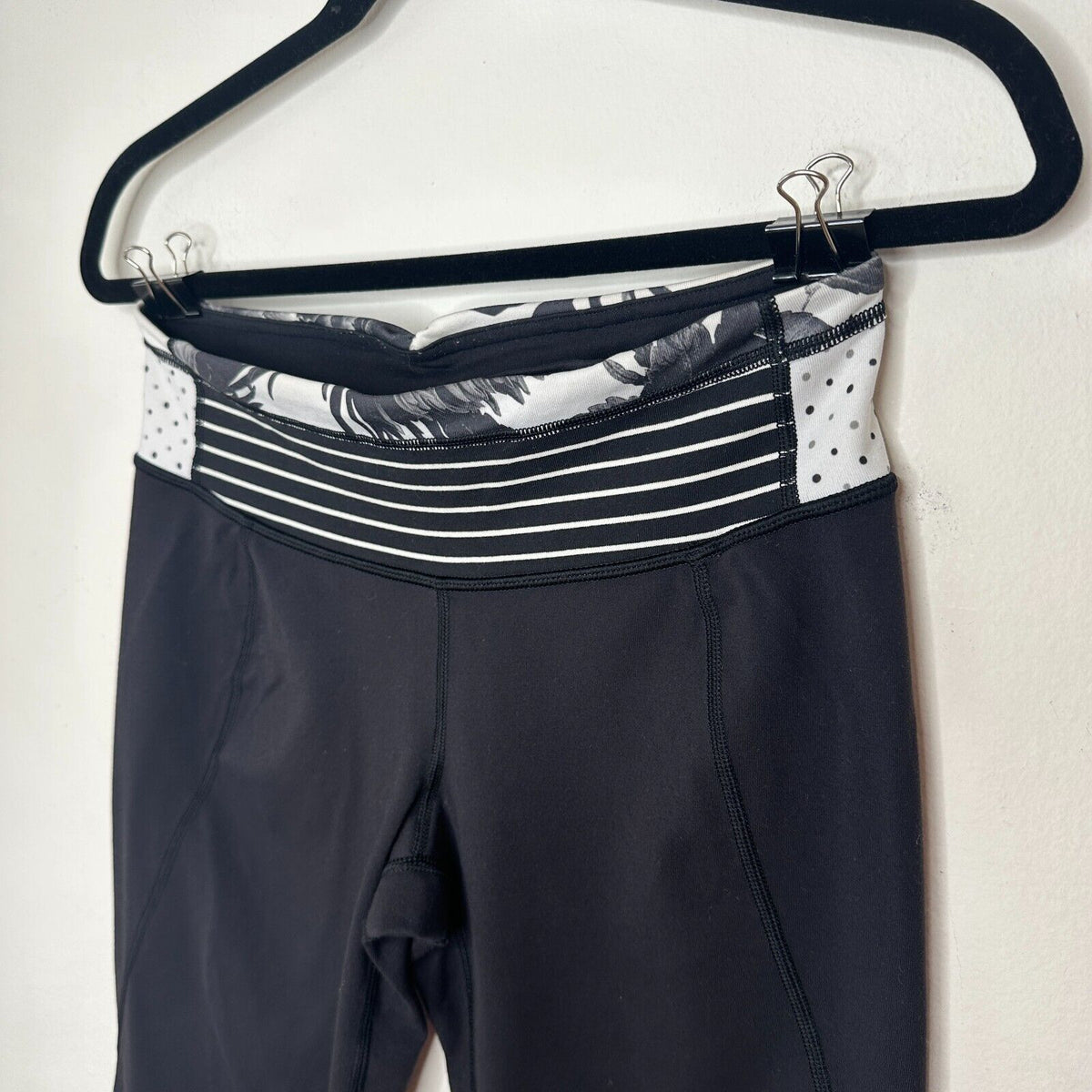 Lululemon Black Wide Leg Crop Legging Floral Stripe Black and White Waistband 6