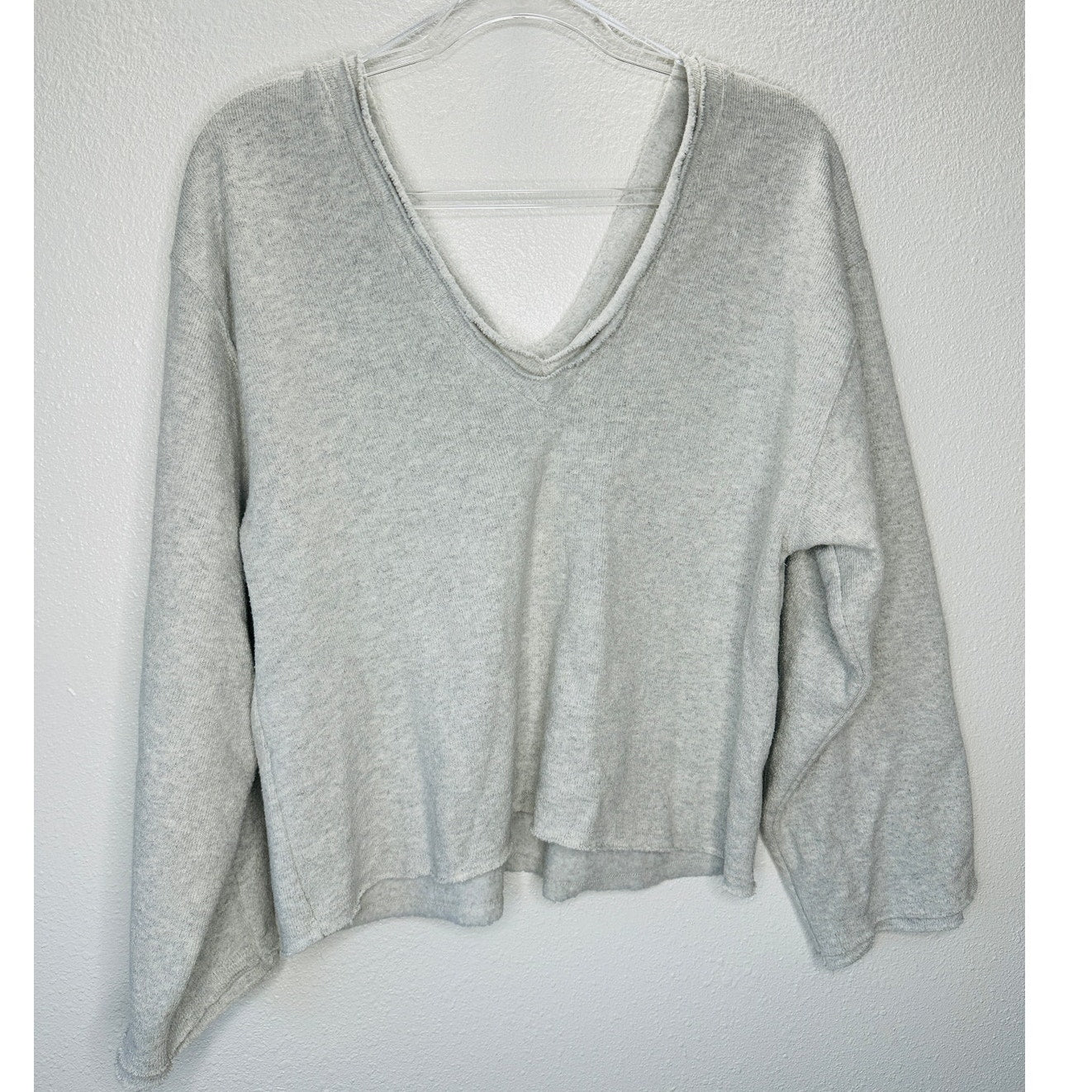 Zara Light Gray Long Sleeve VNeck Double Raw Hem Crop Sweater S