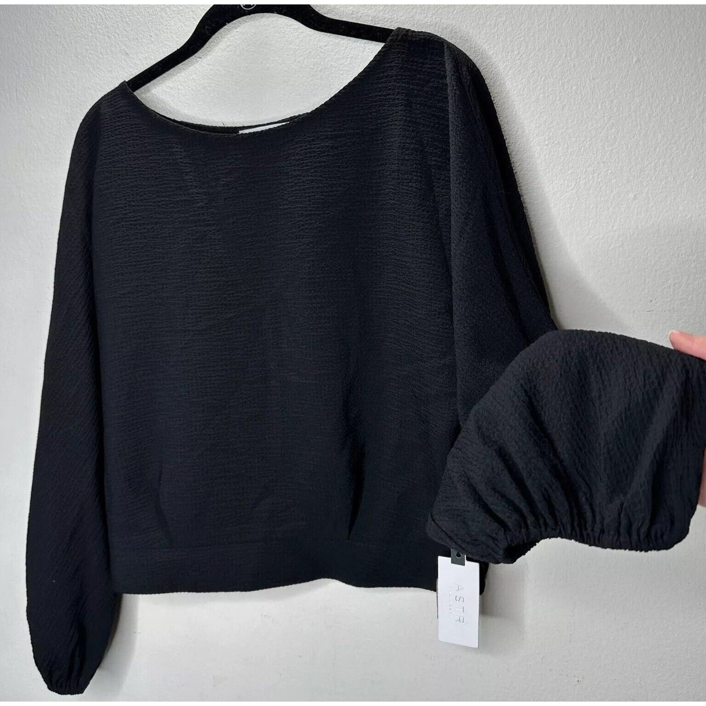 NWT ASTR The Label Black Rib Round Neck Long Sleeve Peek A Boo Back Blouse M