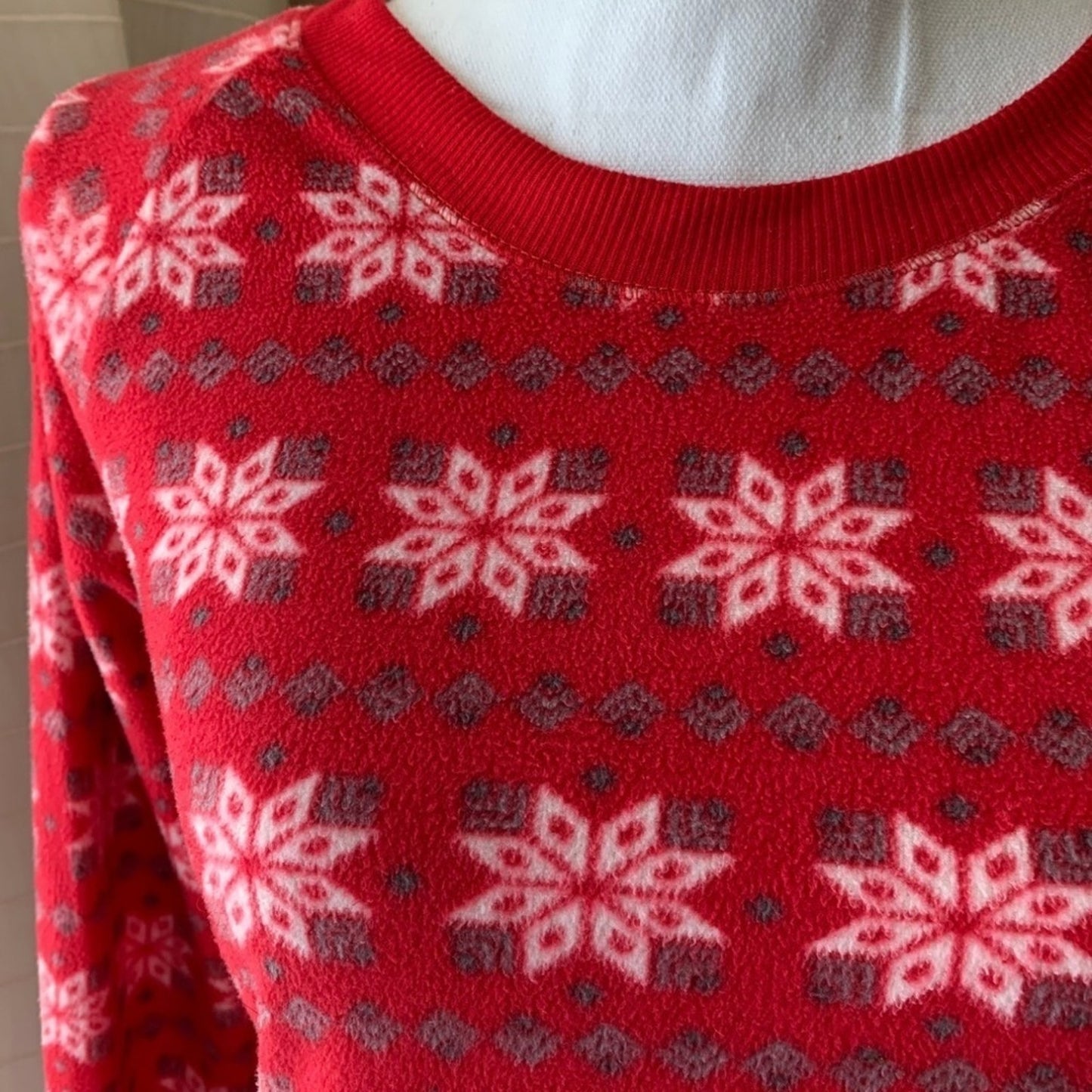 Red & White Fuzzy Snowflake Ugly Holiday Christmas Sweater Front Pockets Small