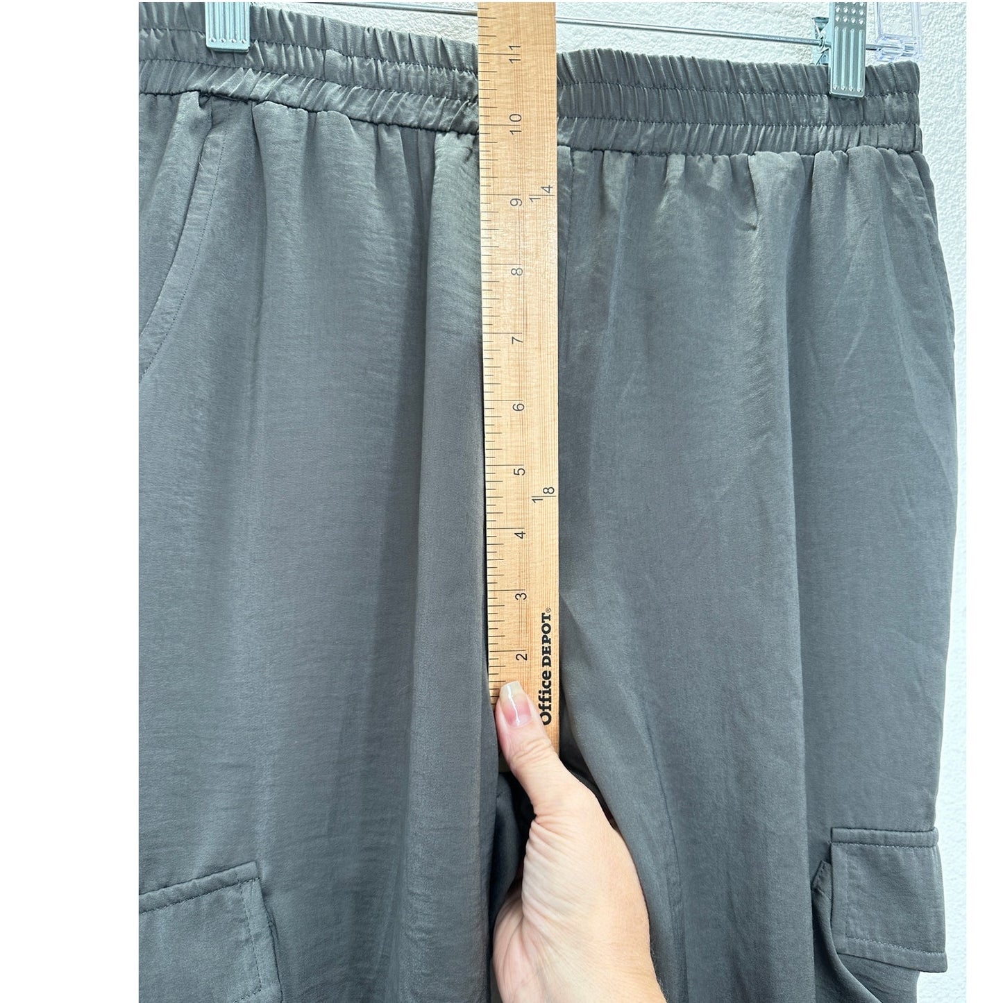 Sadie & Sage Gray Satin Utility Pocketed Elastic Waist Jogger S