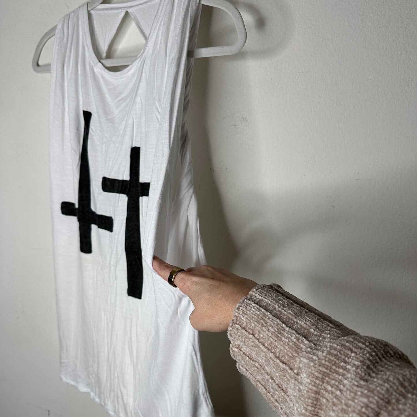 RARE Stylestalker White Sleeveless Crew Neck Cross Twisted Open Back Tee Size 8