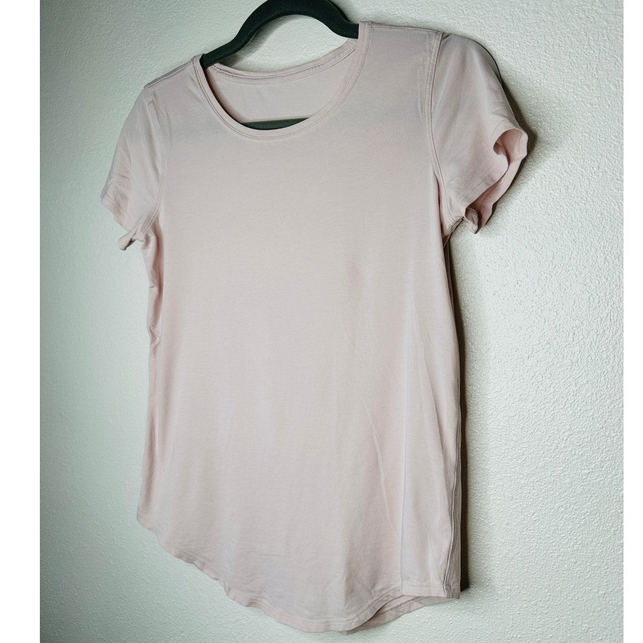 Lululemon Pale Pink Short Sleeve Round Neck Curved Hem Tee Shirt 6