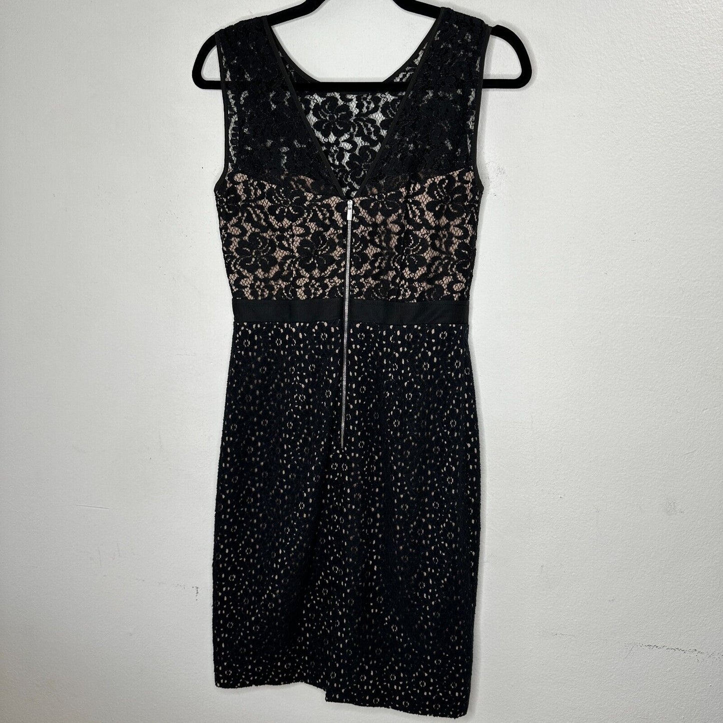 BCBGMAXAZRIA Black Lace Nude Lining Alice Dress Sleeveless Round-Neck Zip Back 2