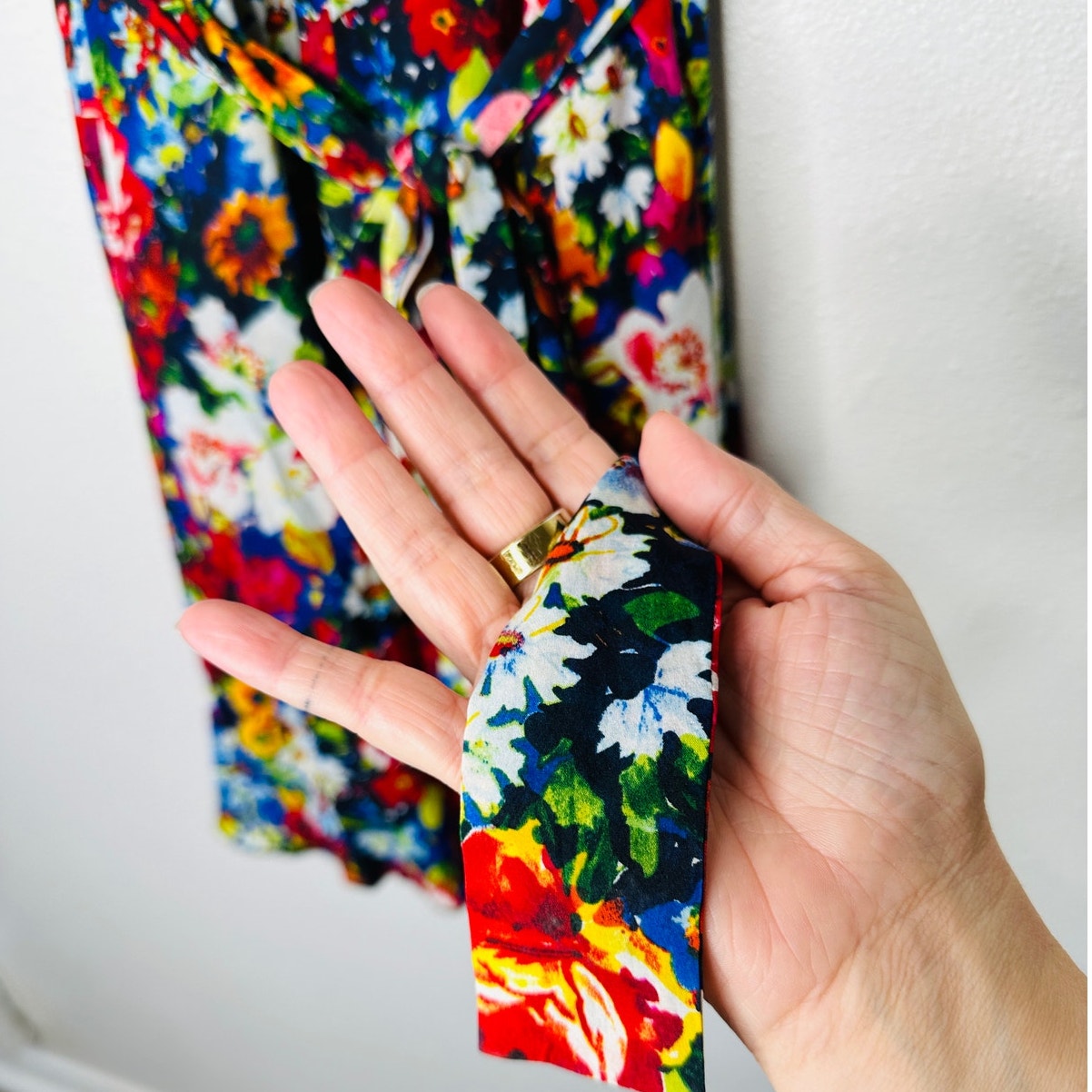 Alice + Olivia Silk Matilda Bouquet Floral Scoop Neck Tie Belt Back Zip Blue Red Dress